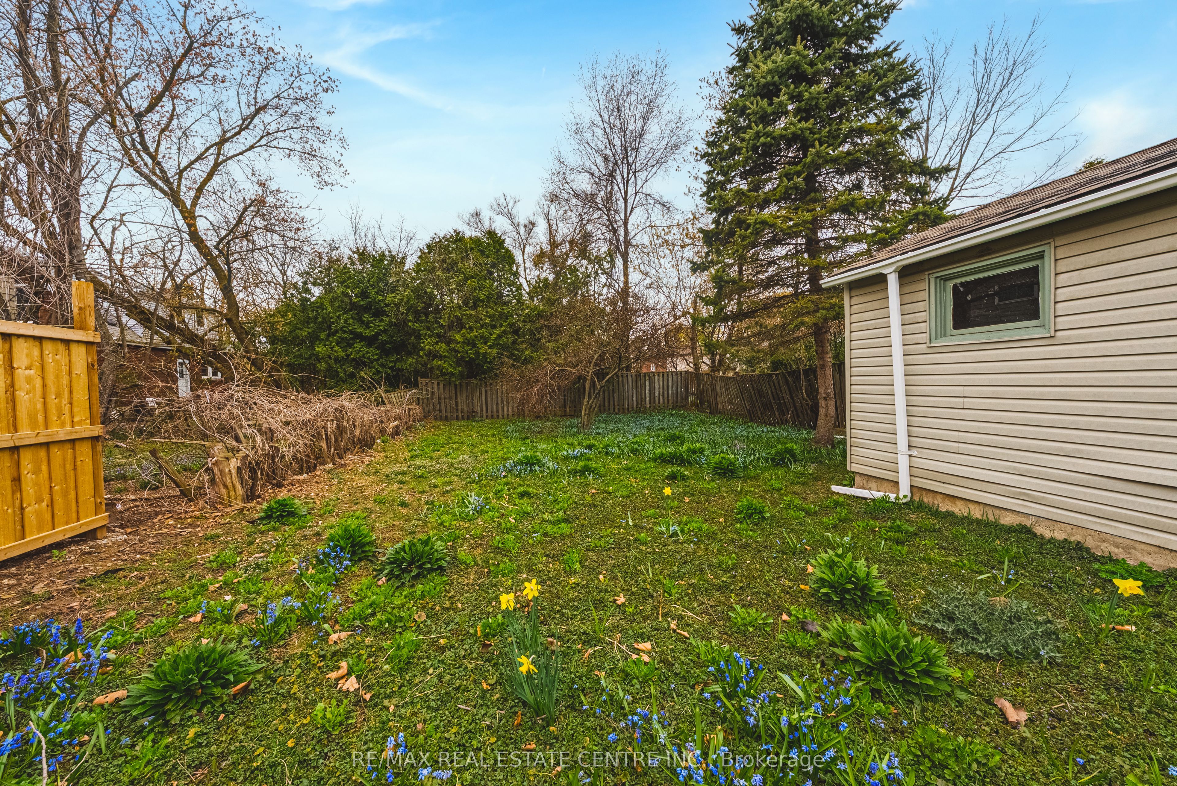 70 Hillview Street Property Photo 34