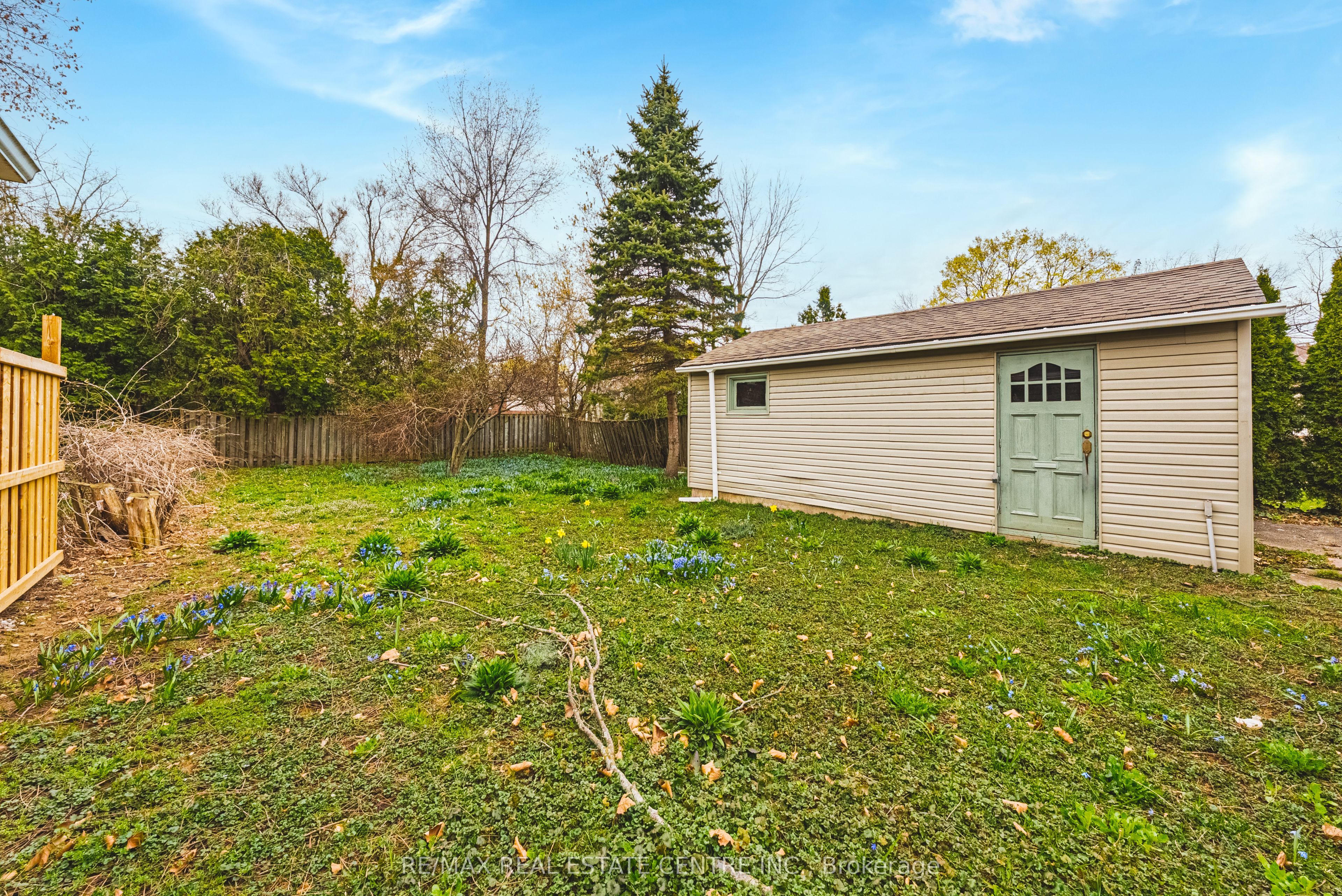 70 Hillview Street Property Photo 35