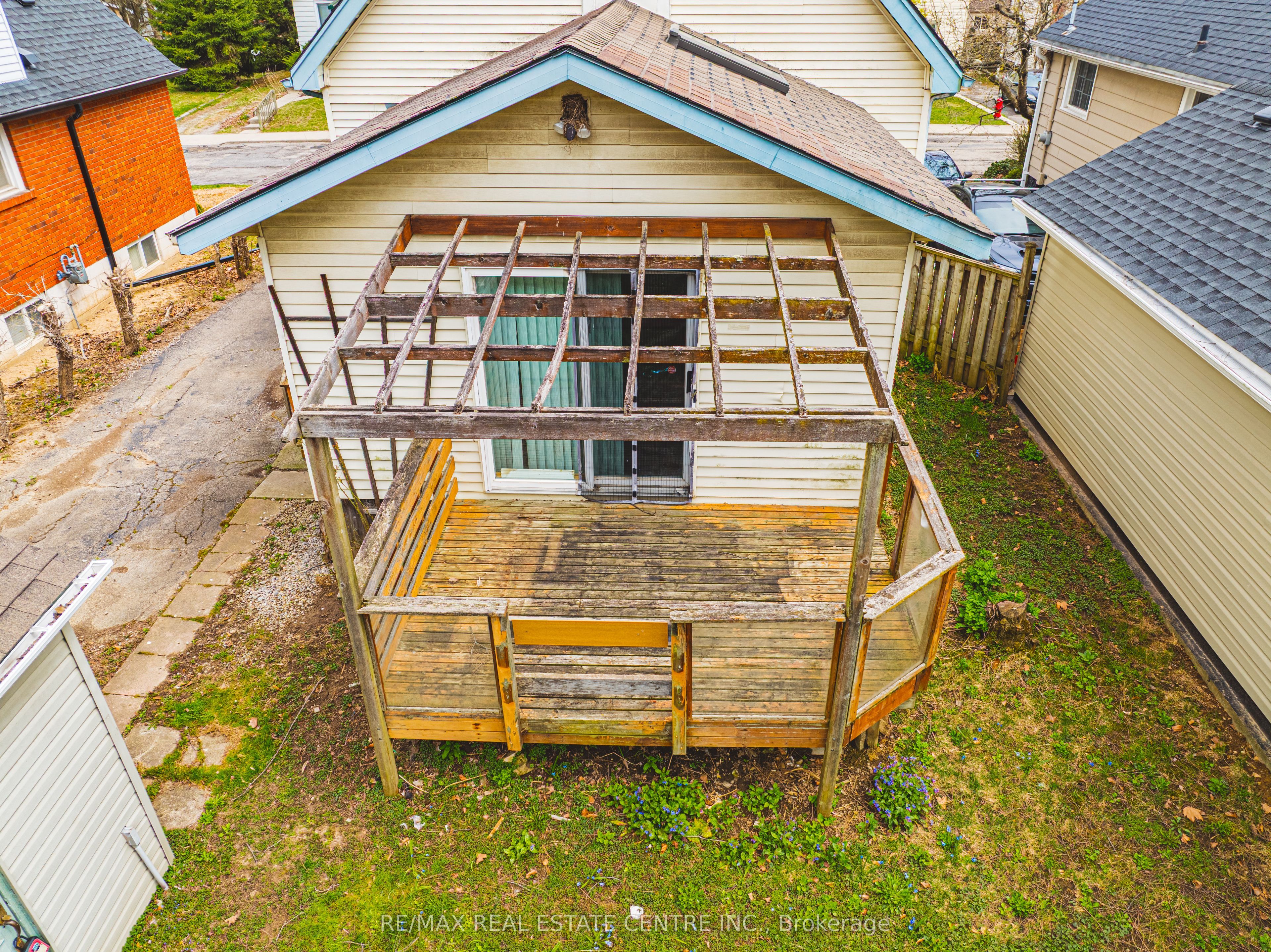 70 Hillview Street Property Photo 39