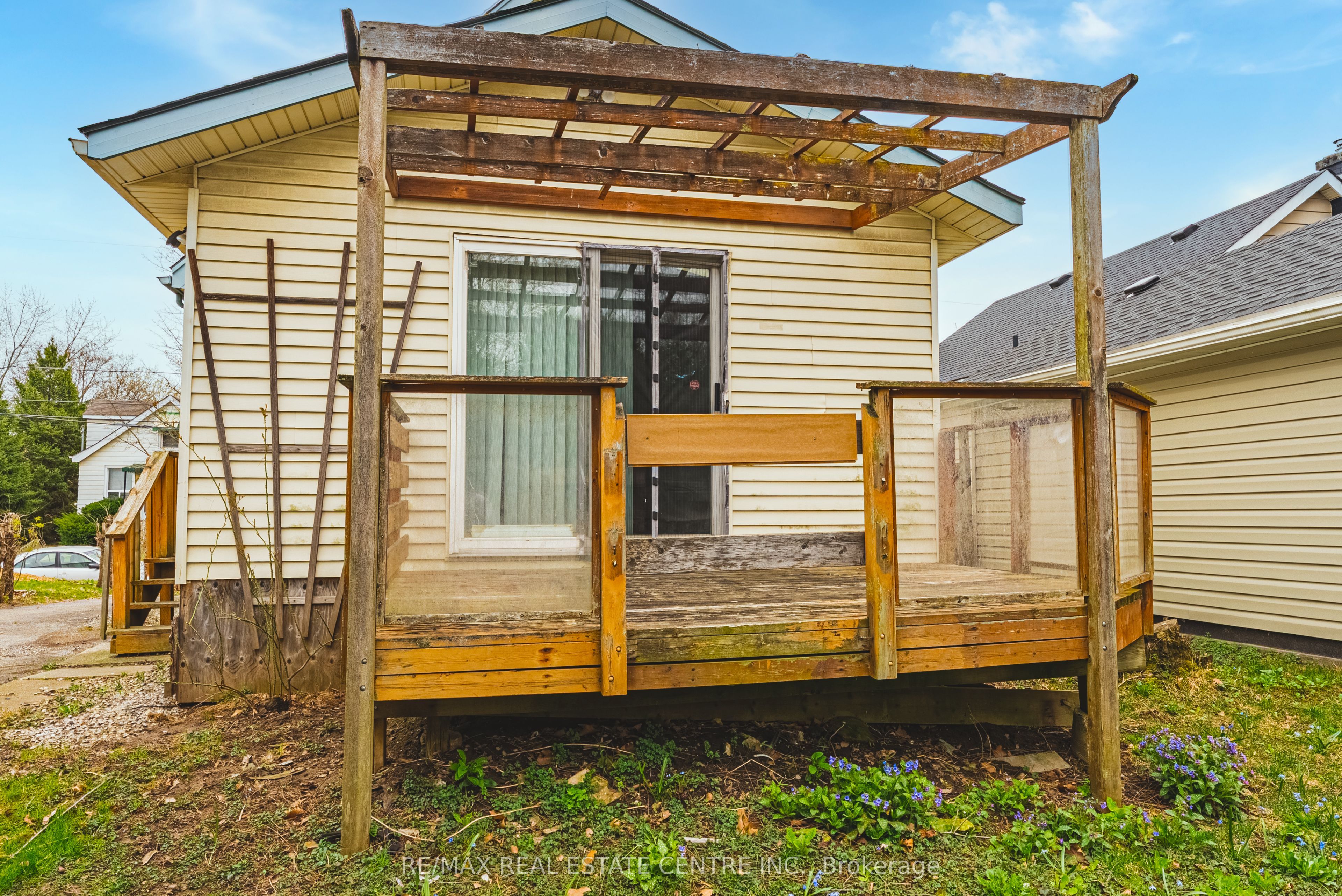 70 Hillview Street Property Photo 40