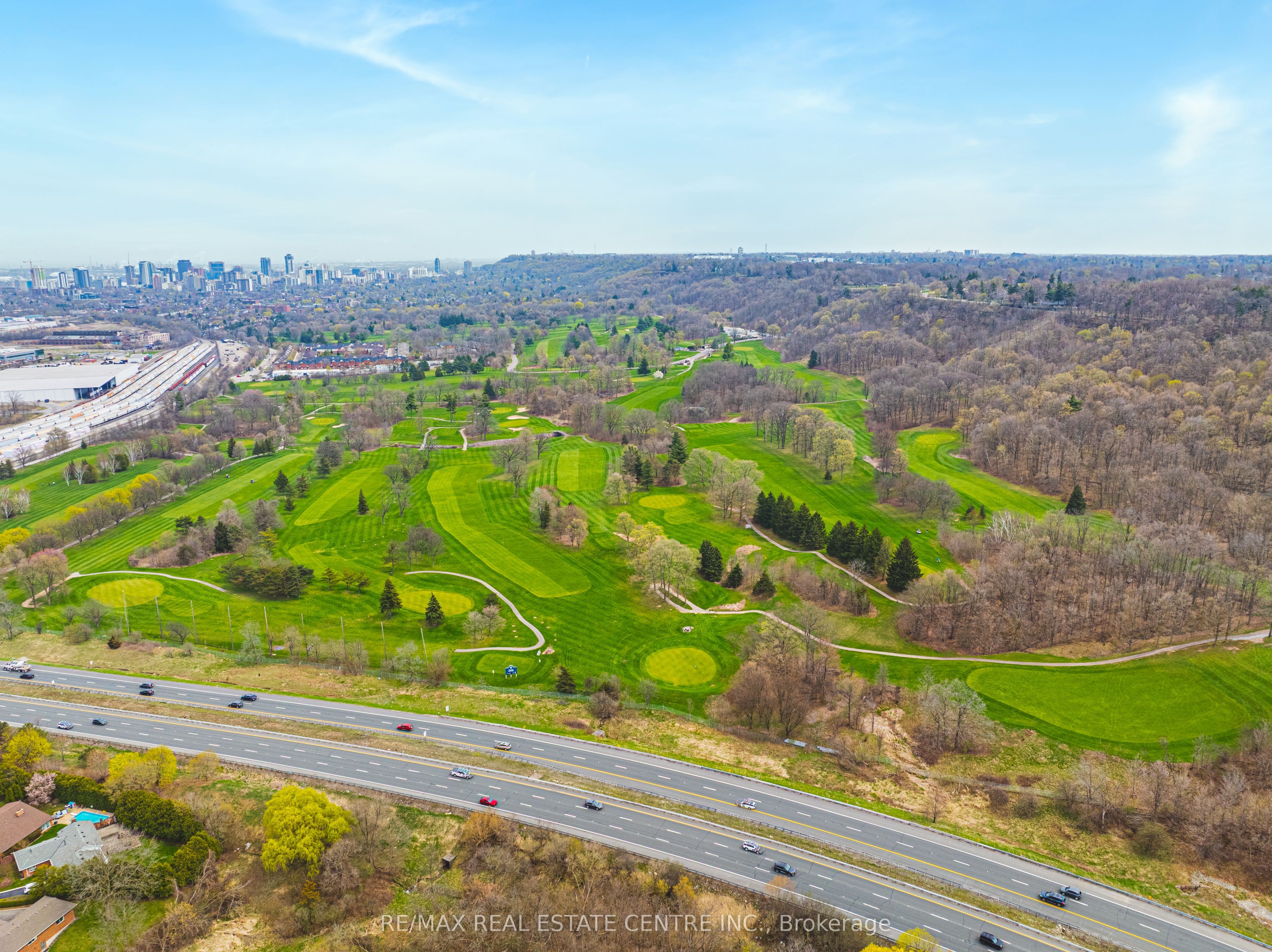 70 Hillview Street Property Photo 43