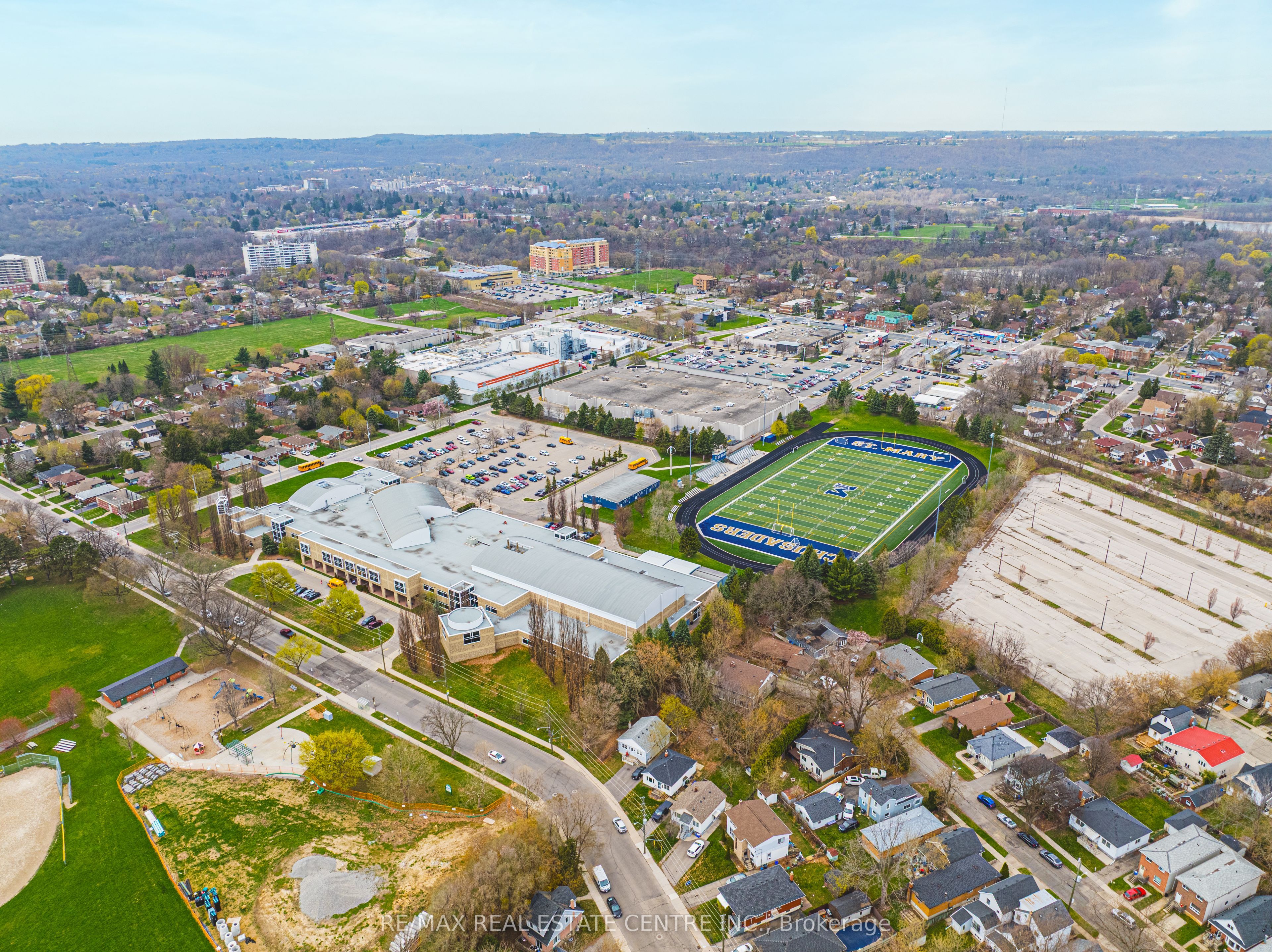 70 Hillview Street Property Photo 44