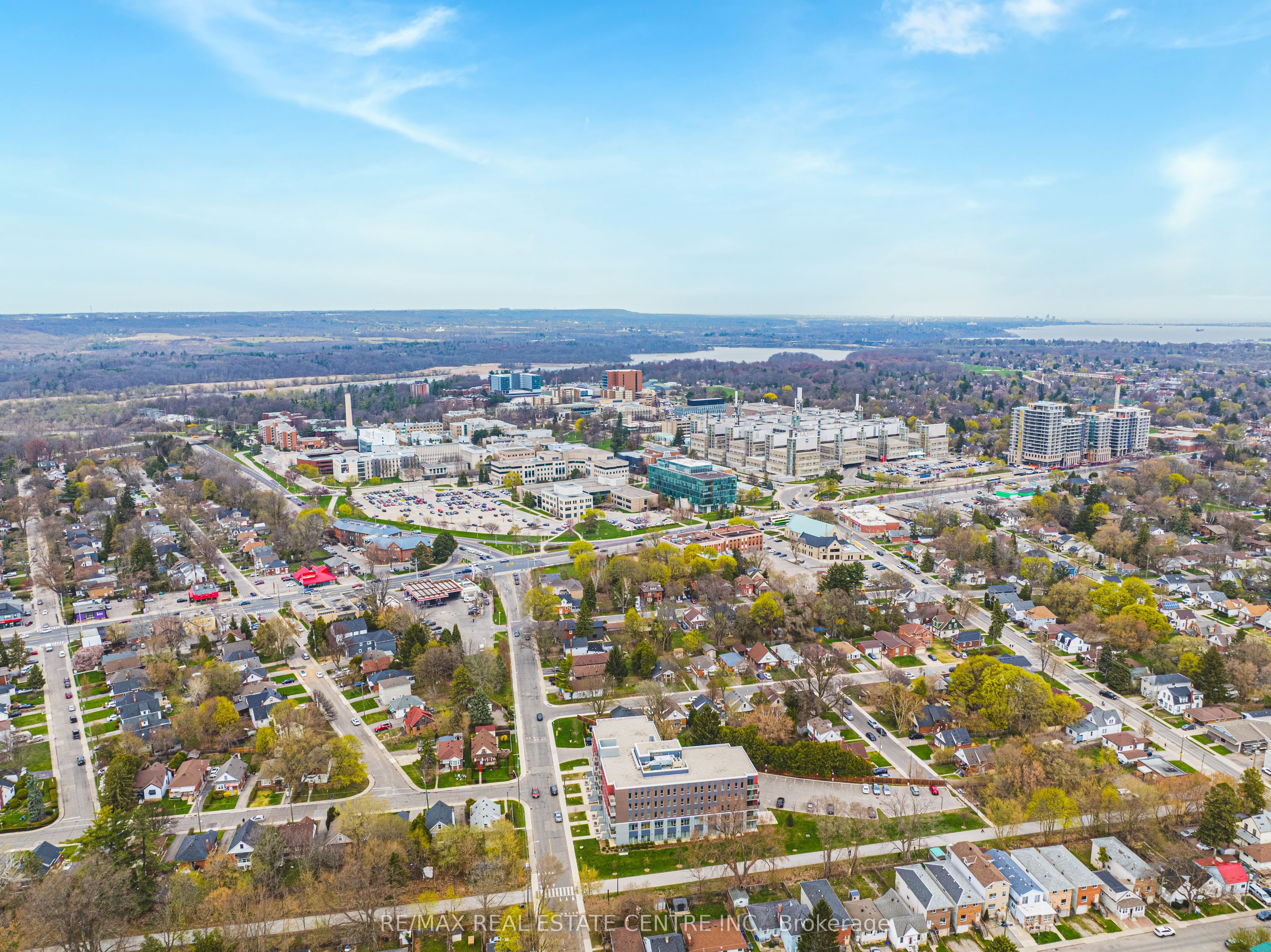 70 Hillview Street Property Photo 45