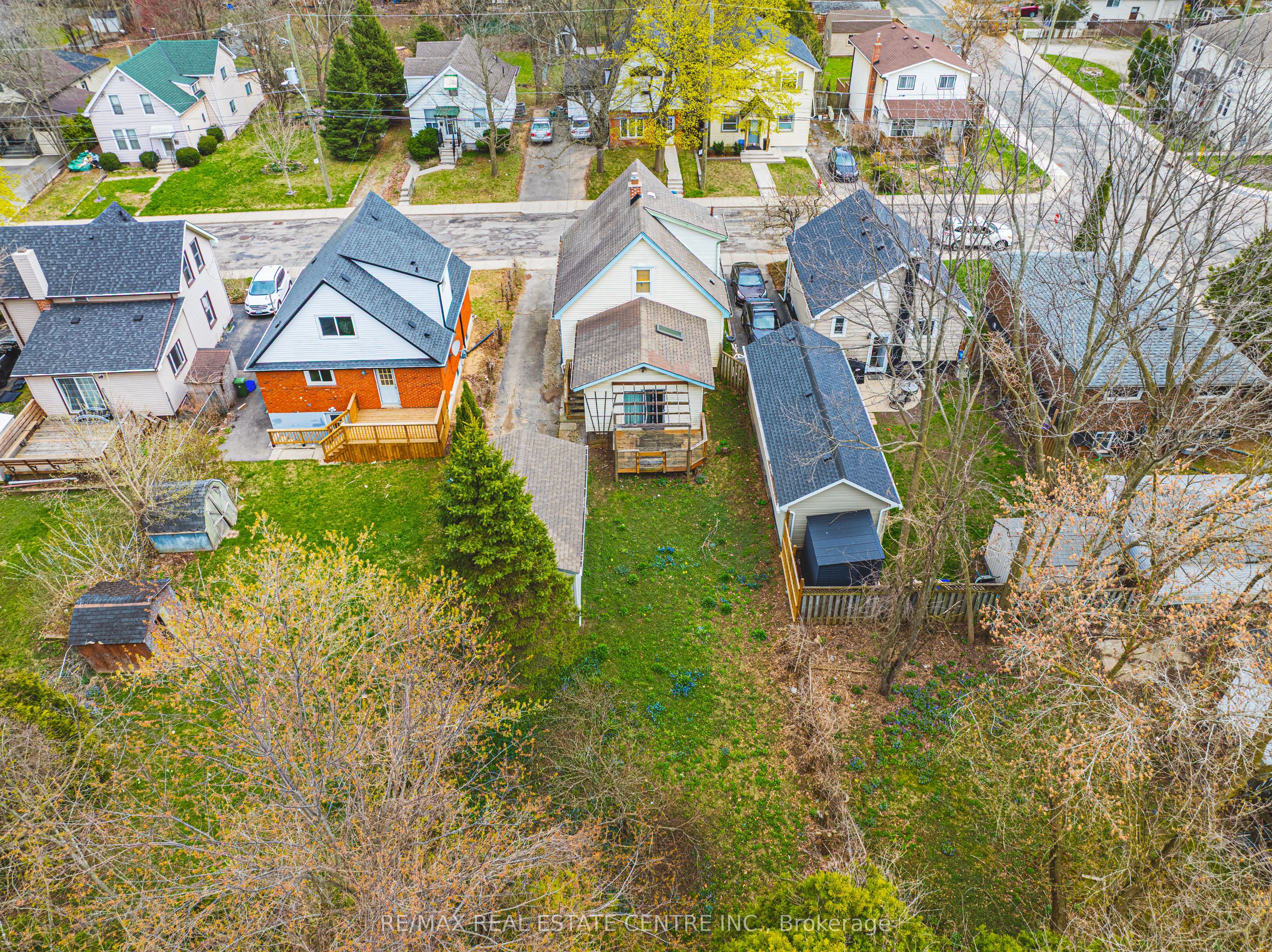 70 Hillview Street Property Photo 46