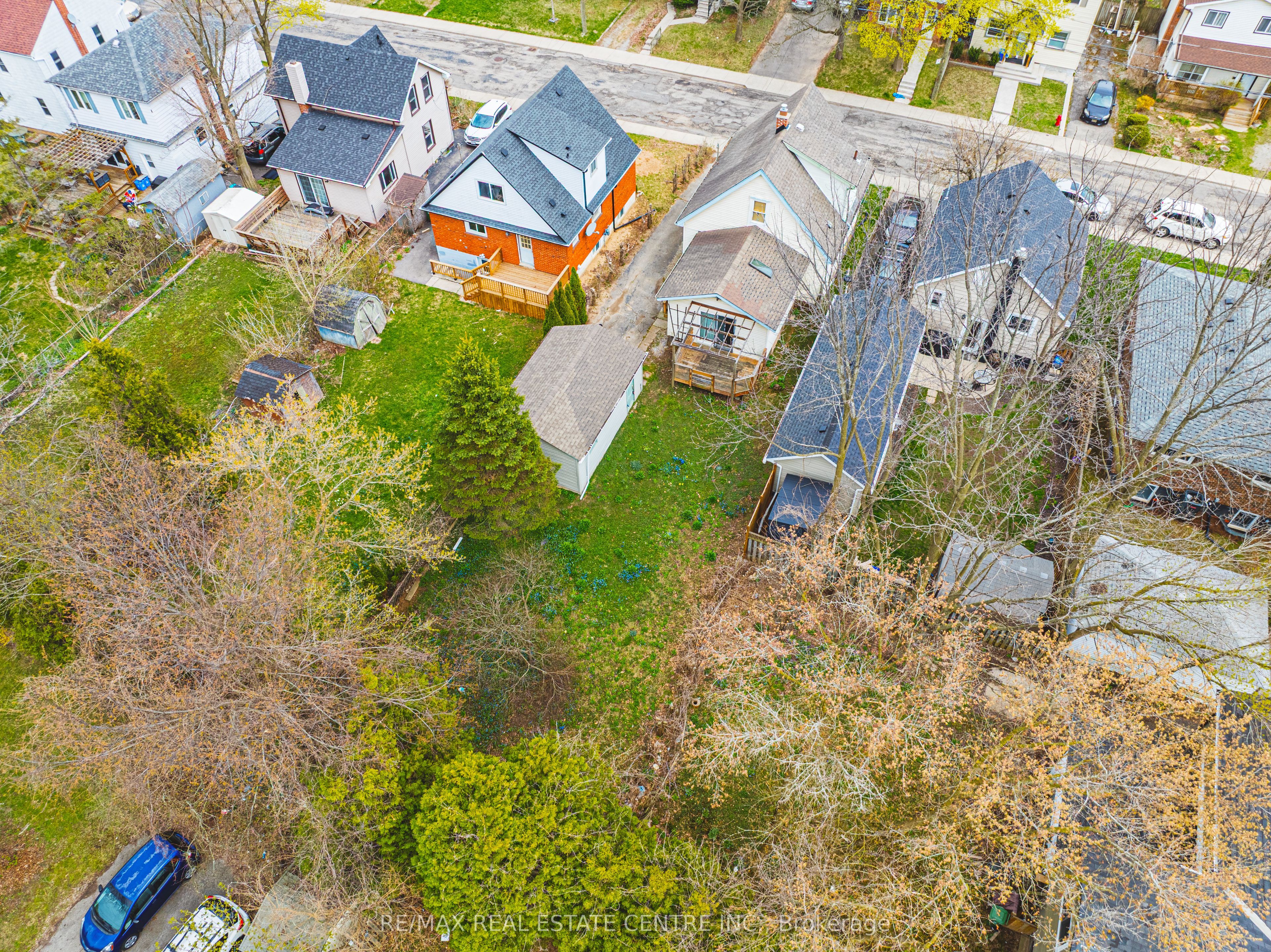 70 Hillview Street Property Photo 47