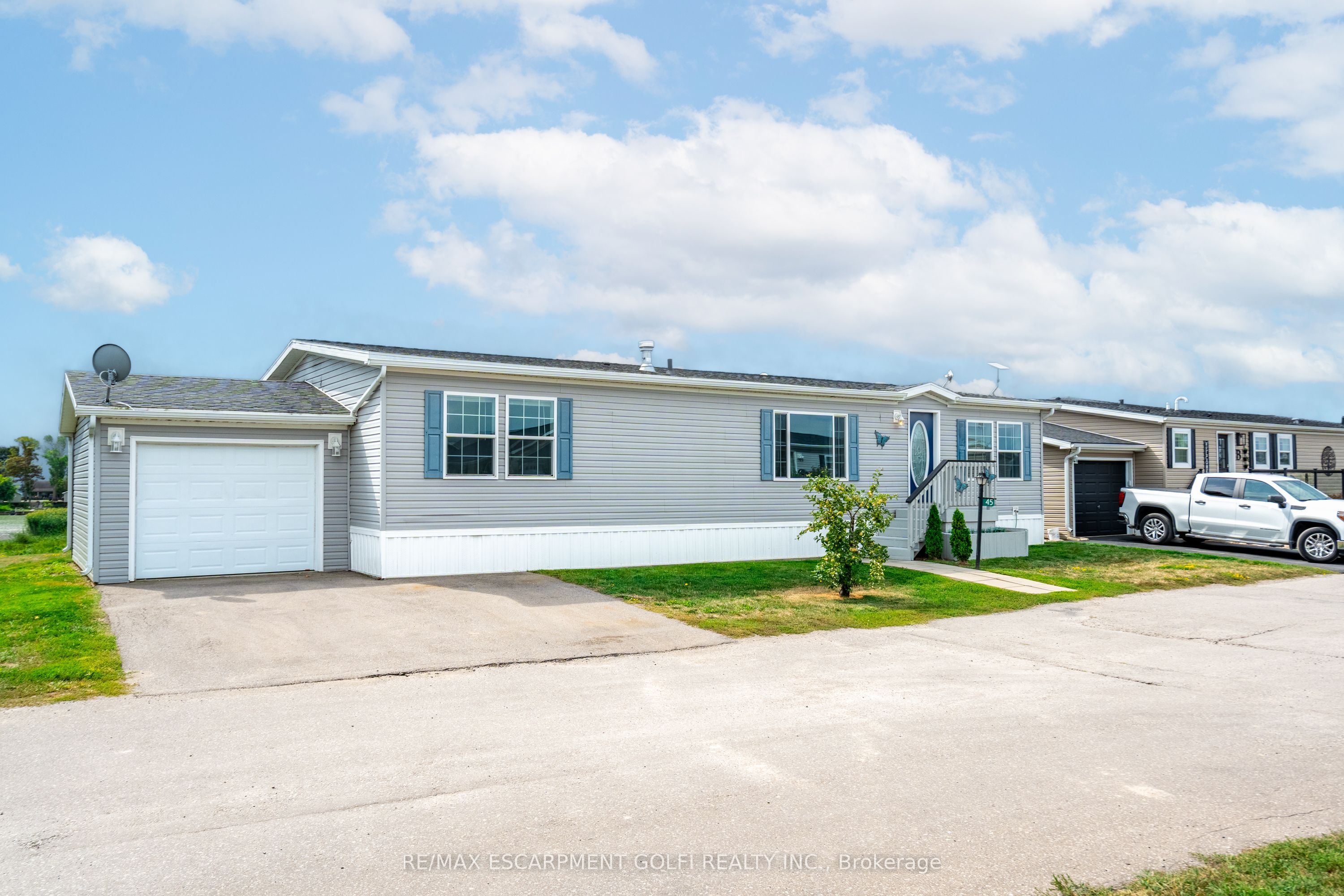45 Riverbend Crescent Property Photo 2