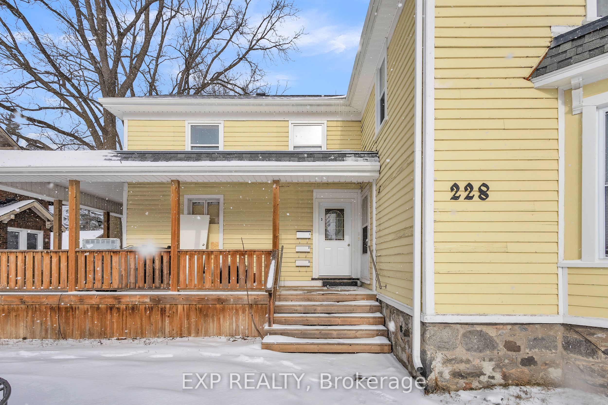 228 Main Street Property Photo 2