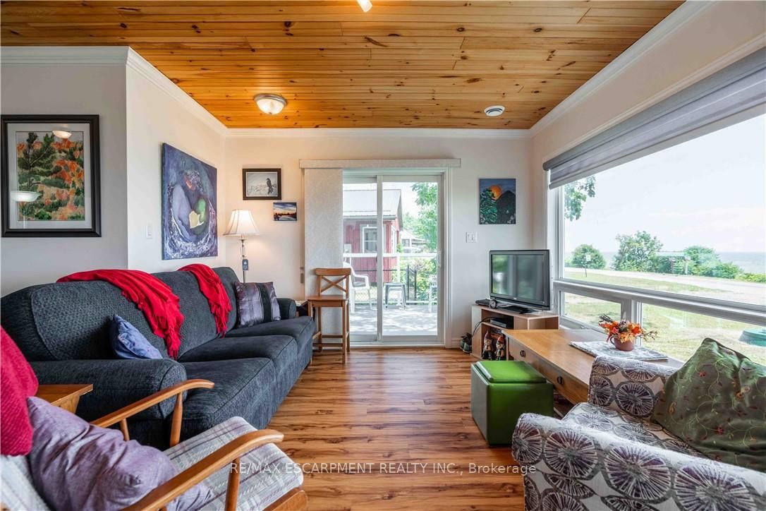 2399 Lakeshore Road Property Photo 8