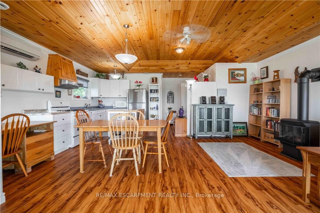 2399 Lakeshore Road Property Photo 11