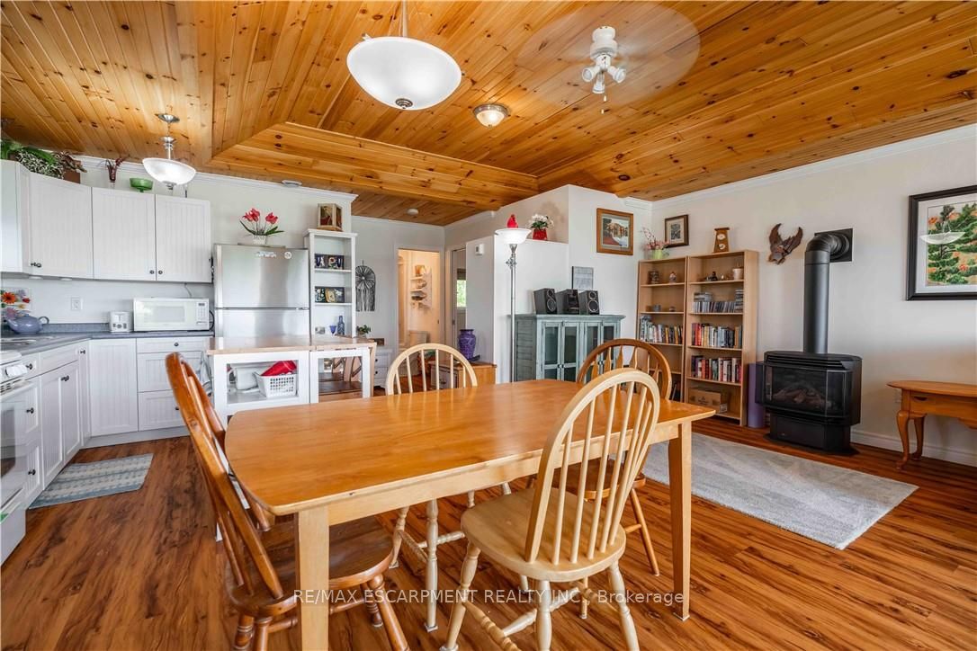 2399 Lakeshore Road Property Photo 12