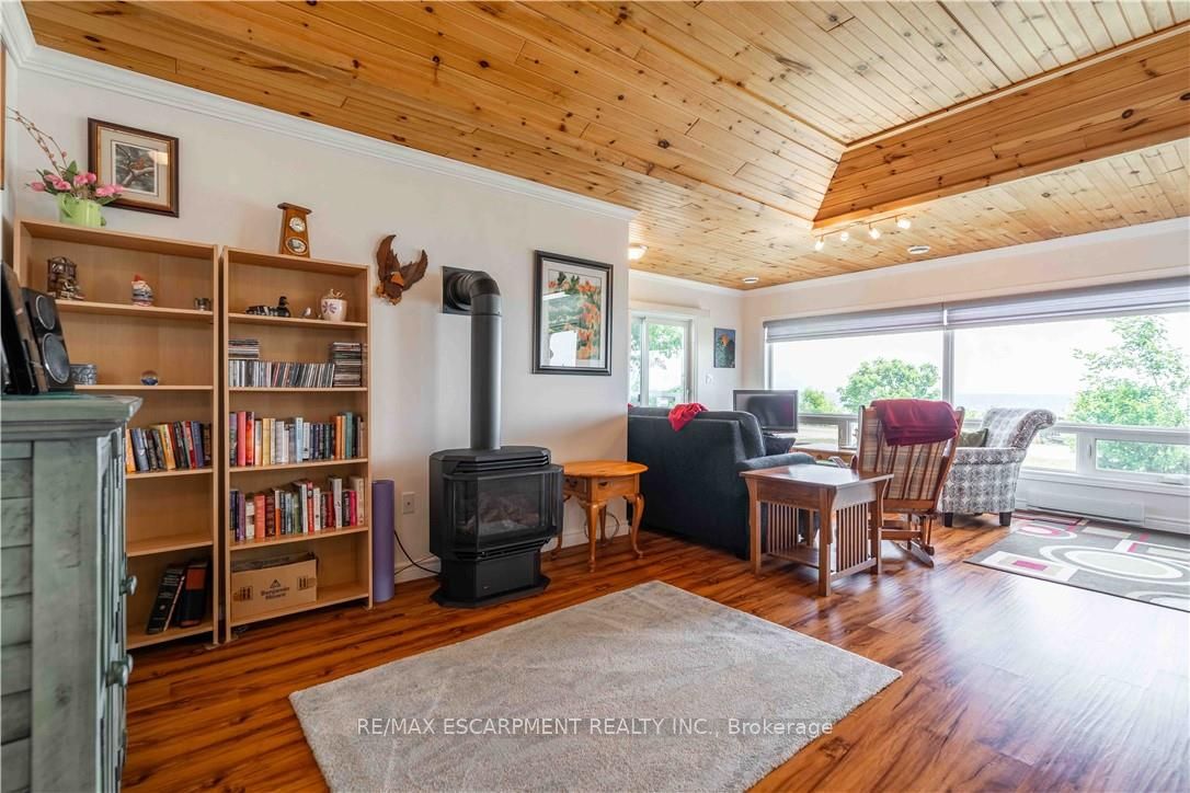 2399 Lakeshore Road Property Photo 17