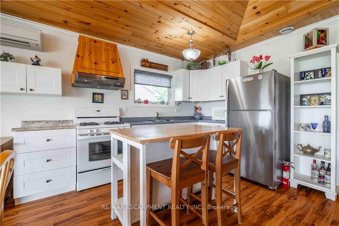 2399 Lakeshore Road Property Photo 20