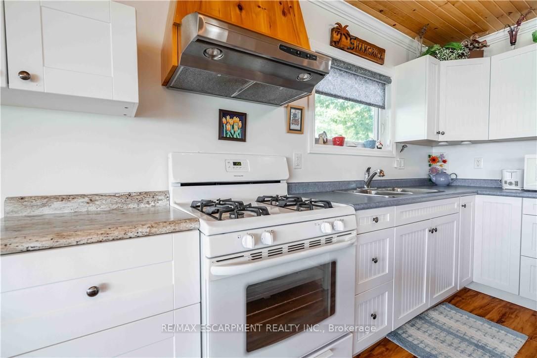 2399 Lakeshore Road Property Photo 21