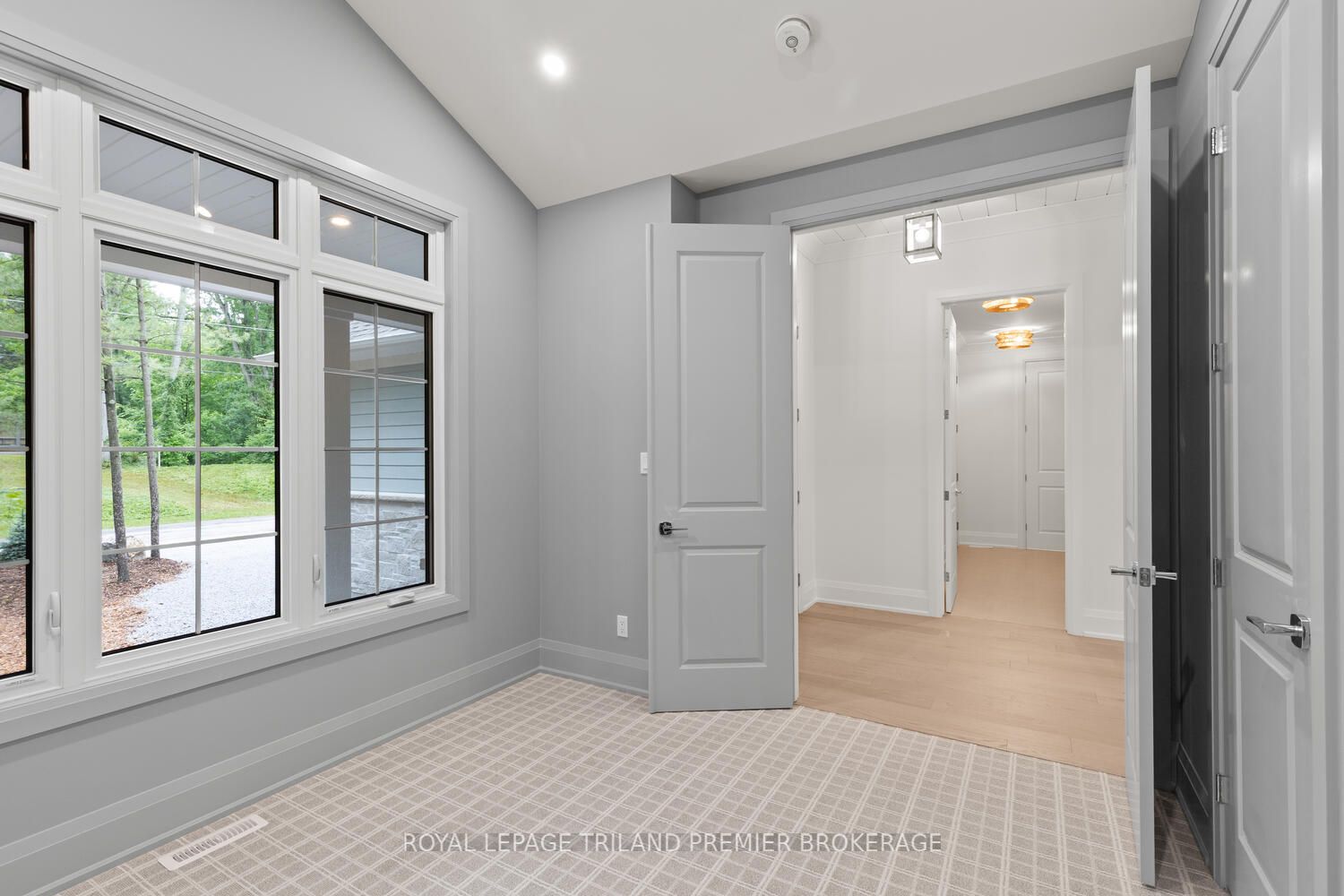 9940 Ontario Street Property Photo 17