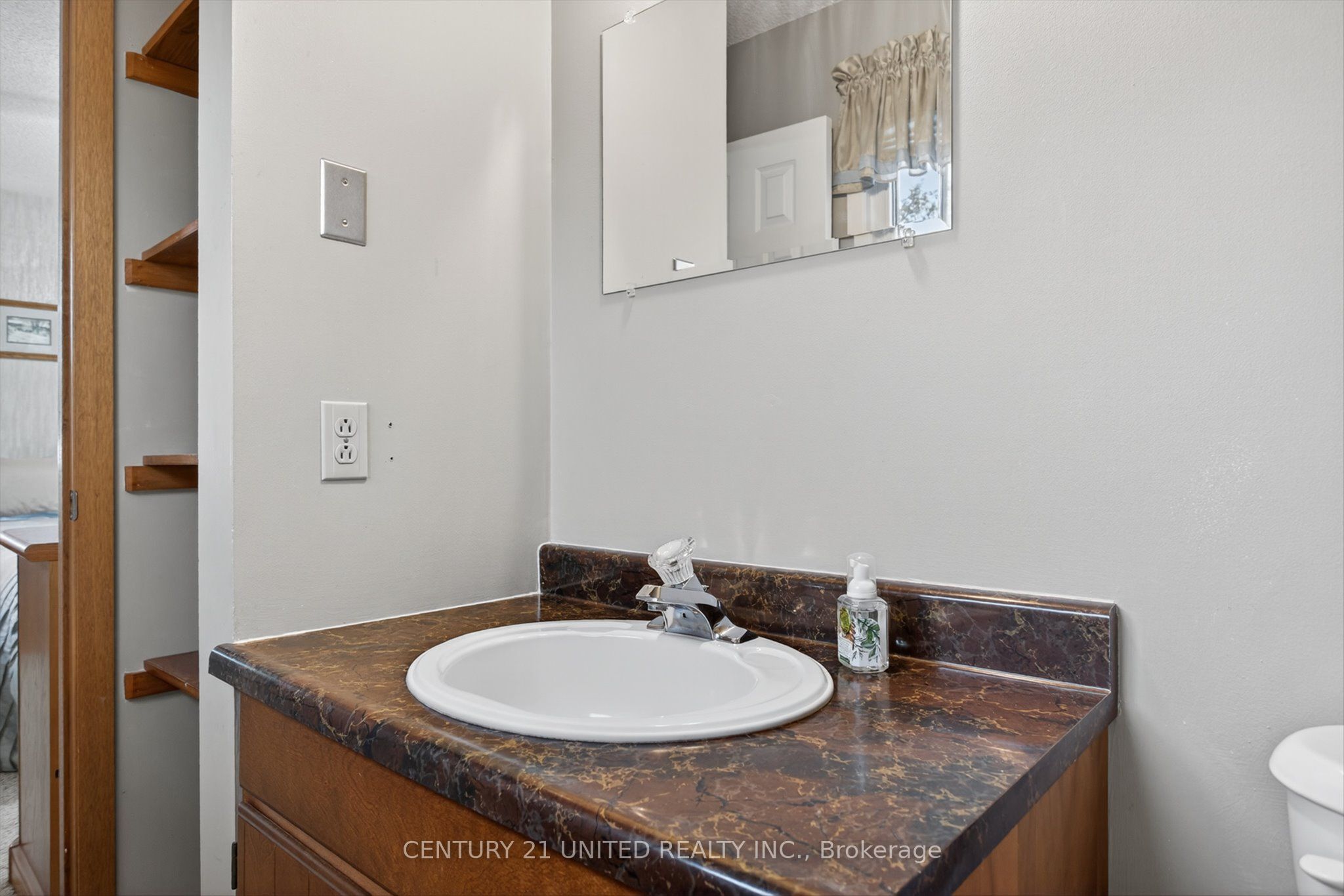 1243 Seventh Line Property Photo 12