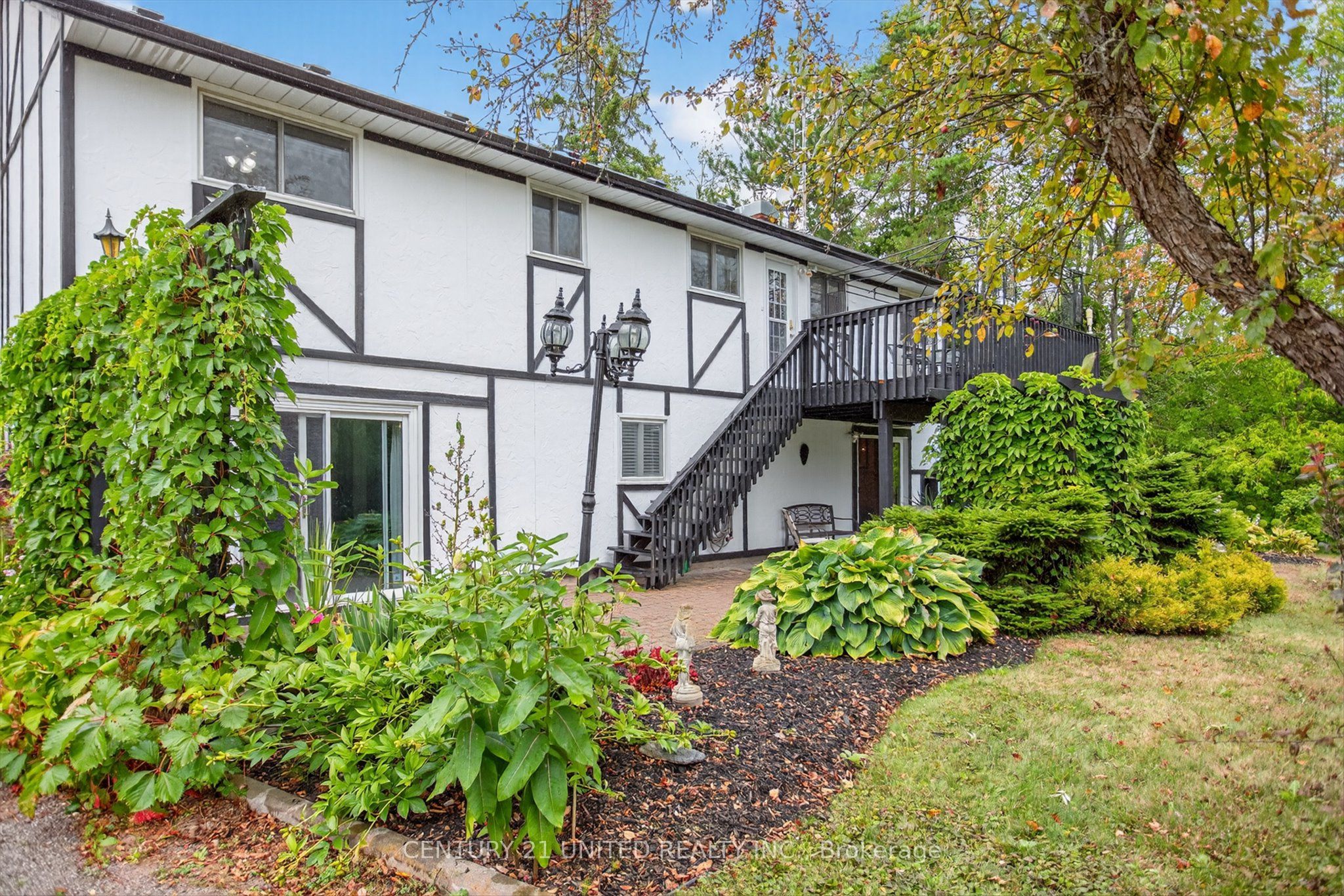 1243 Seventh Line Property Photo 27