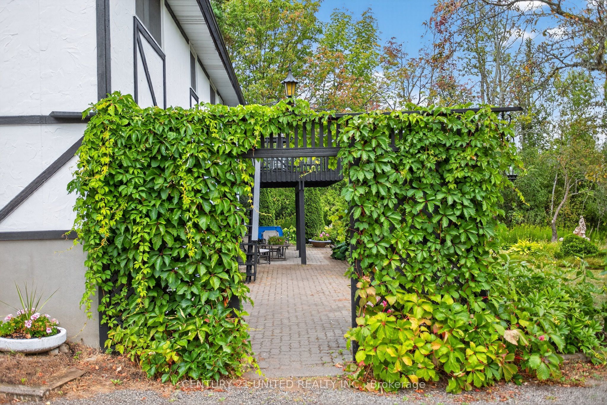 1243 Seventh Line Property Photo 28