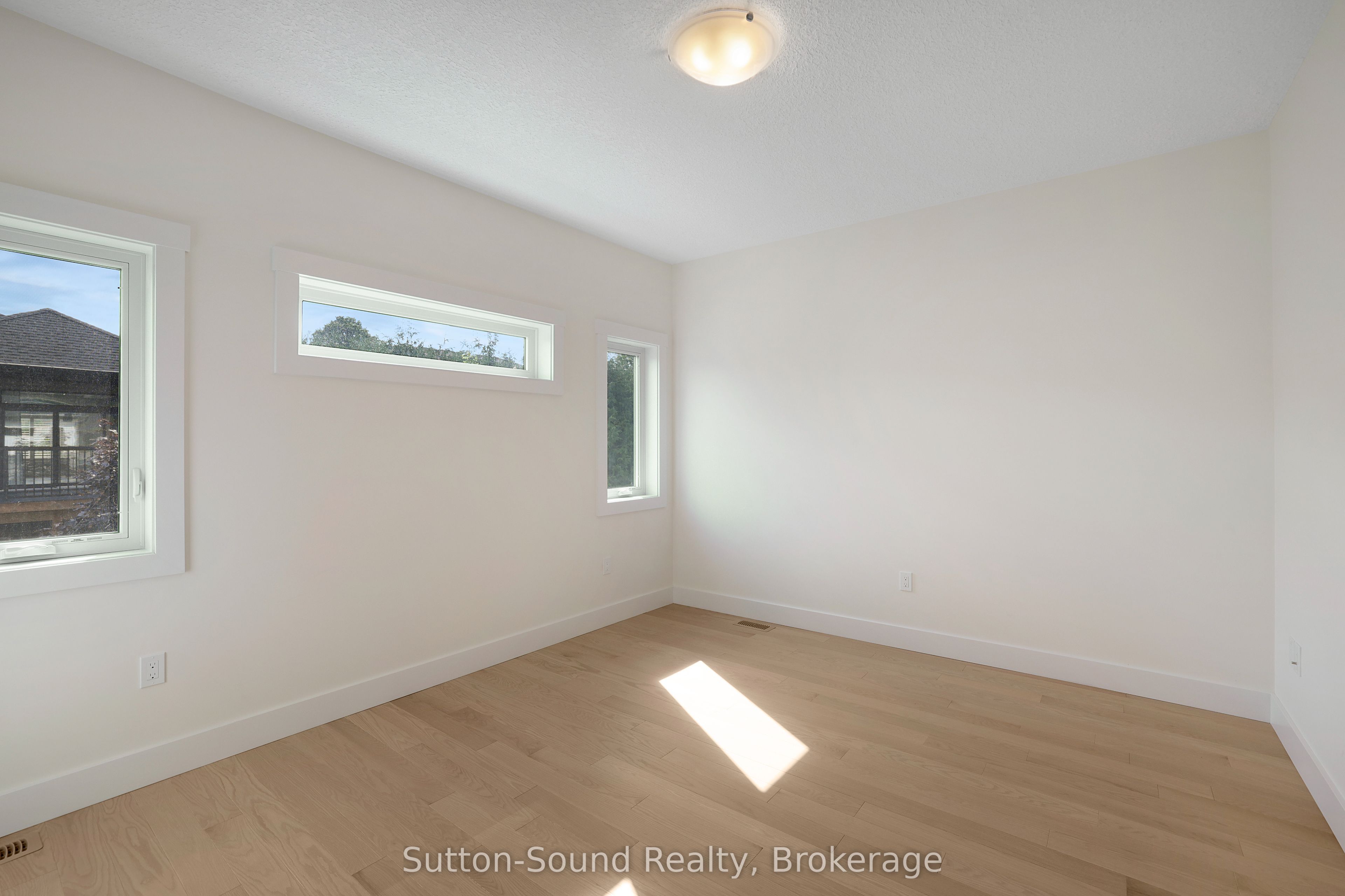 325 6th Avenue W Property Photo 23