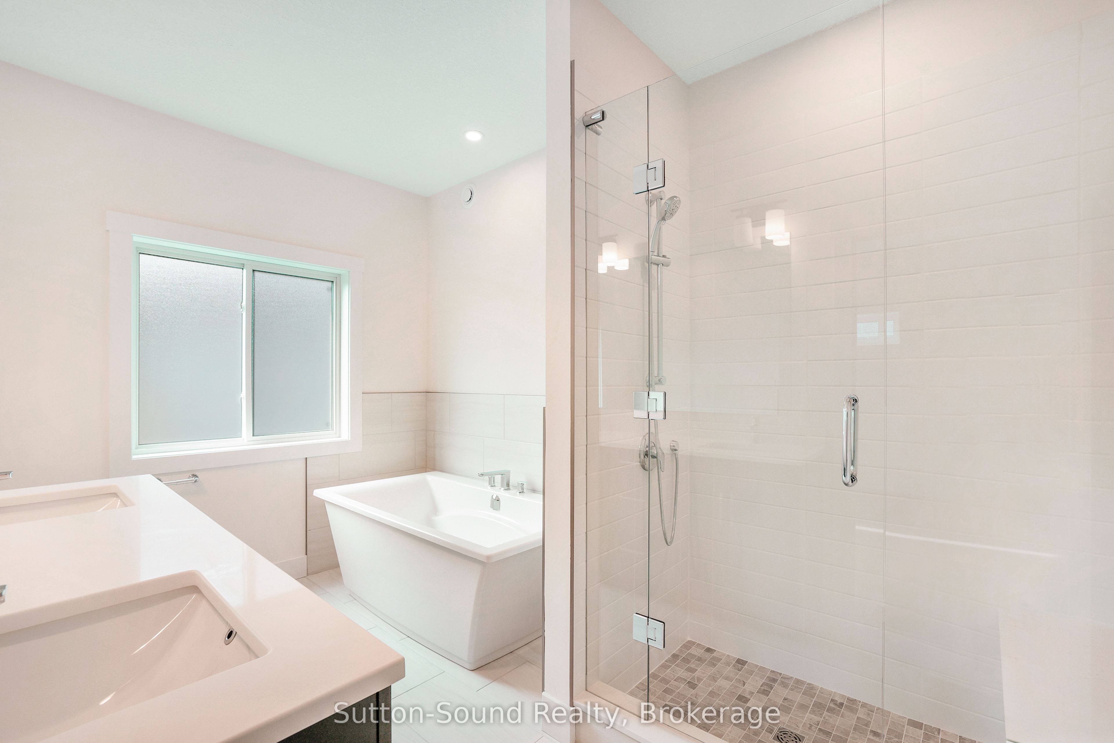 325 6th Avenue W Property Photo 26