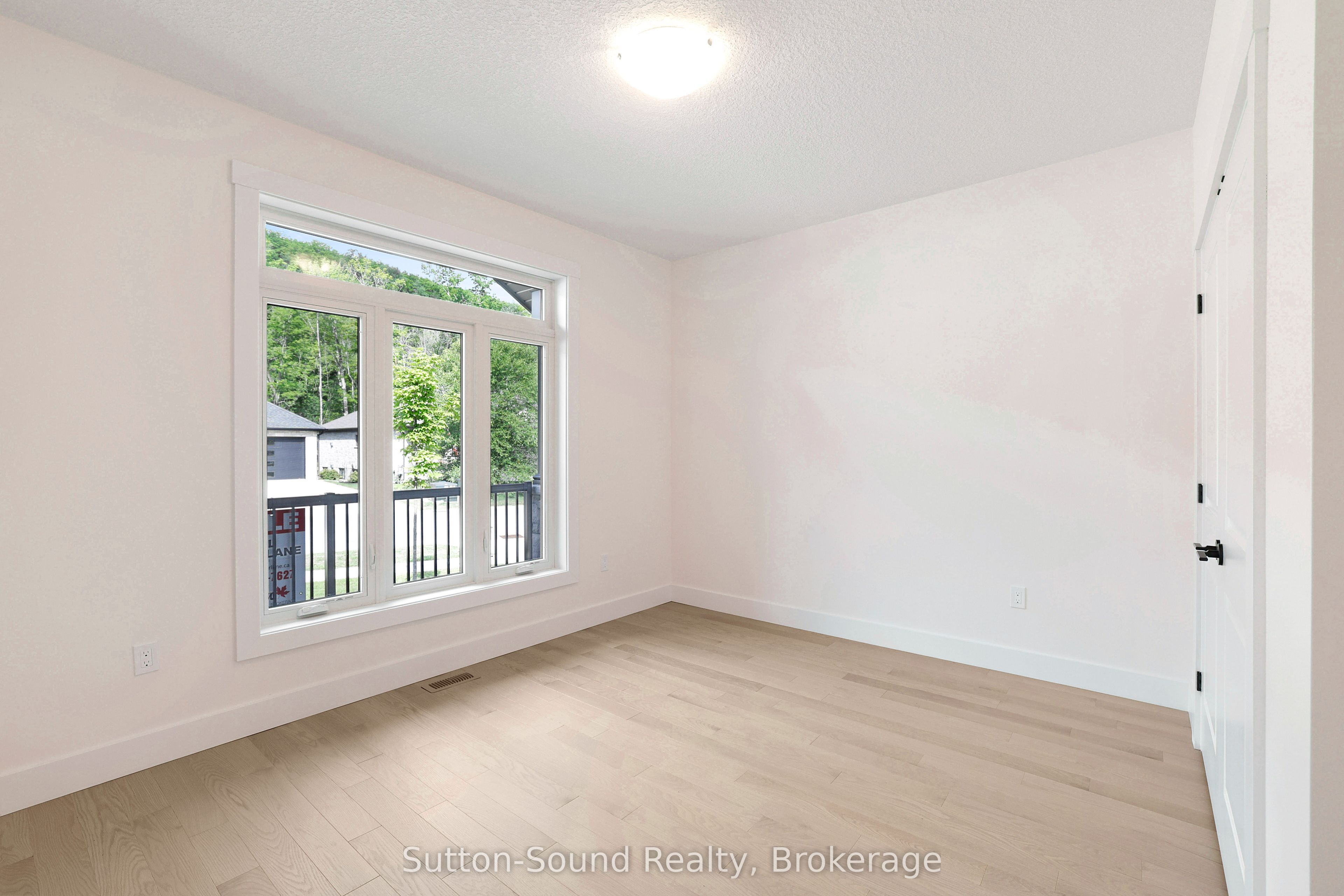 325 6th Avenue W Property Photo 28