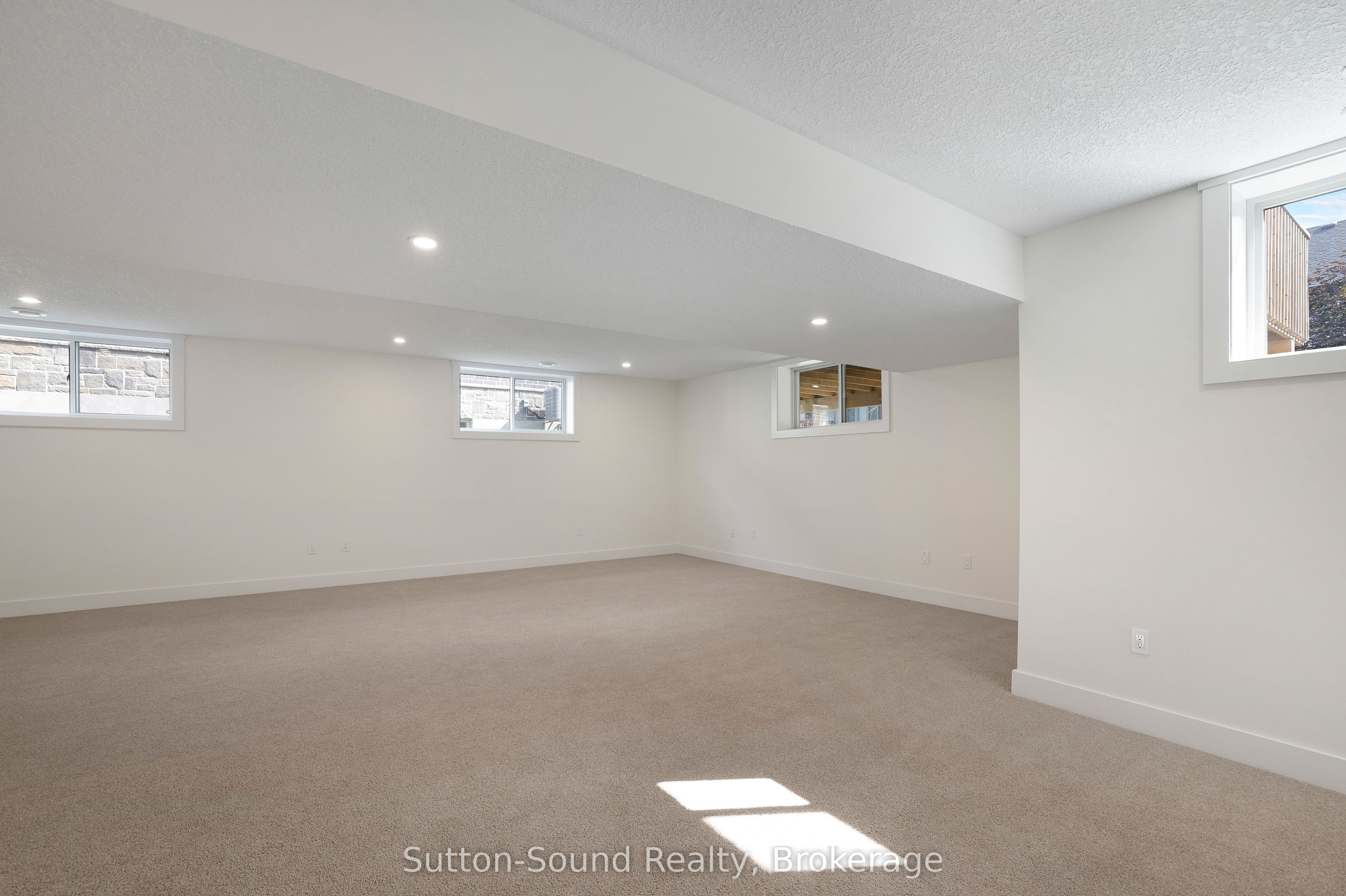 325 6th Avenue W Property Photo 33
