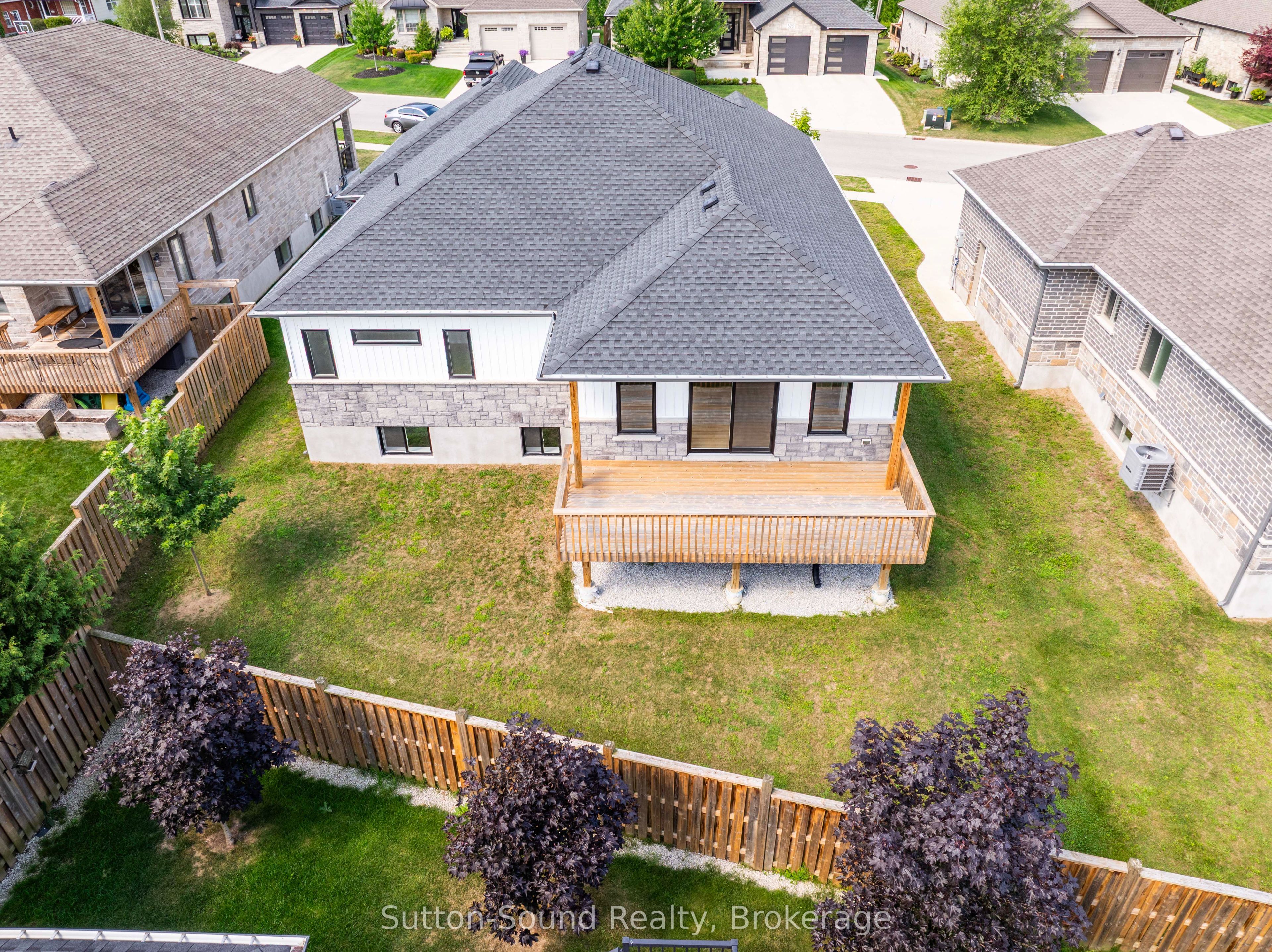 325 6th Avenue W Property Photo 44