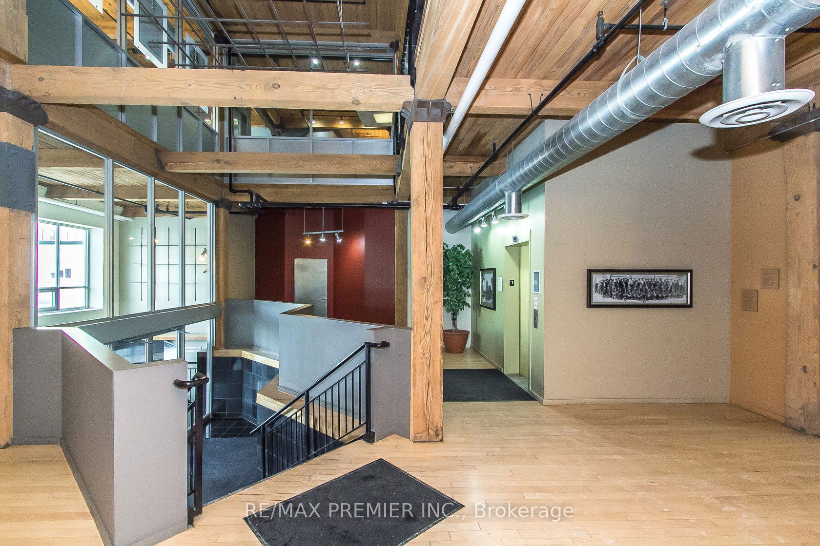 72 Victoria Street S 300-26 Property Photo 2