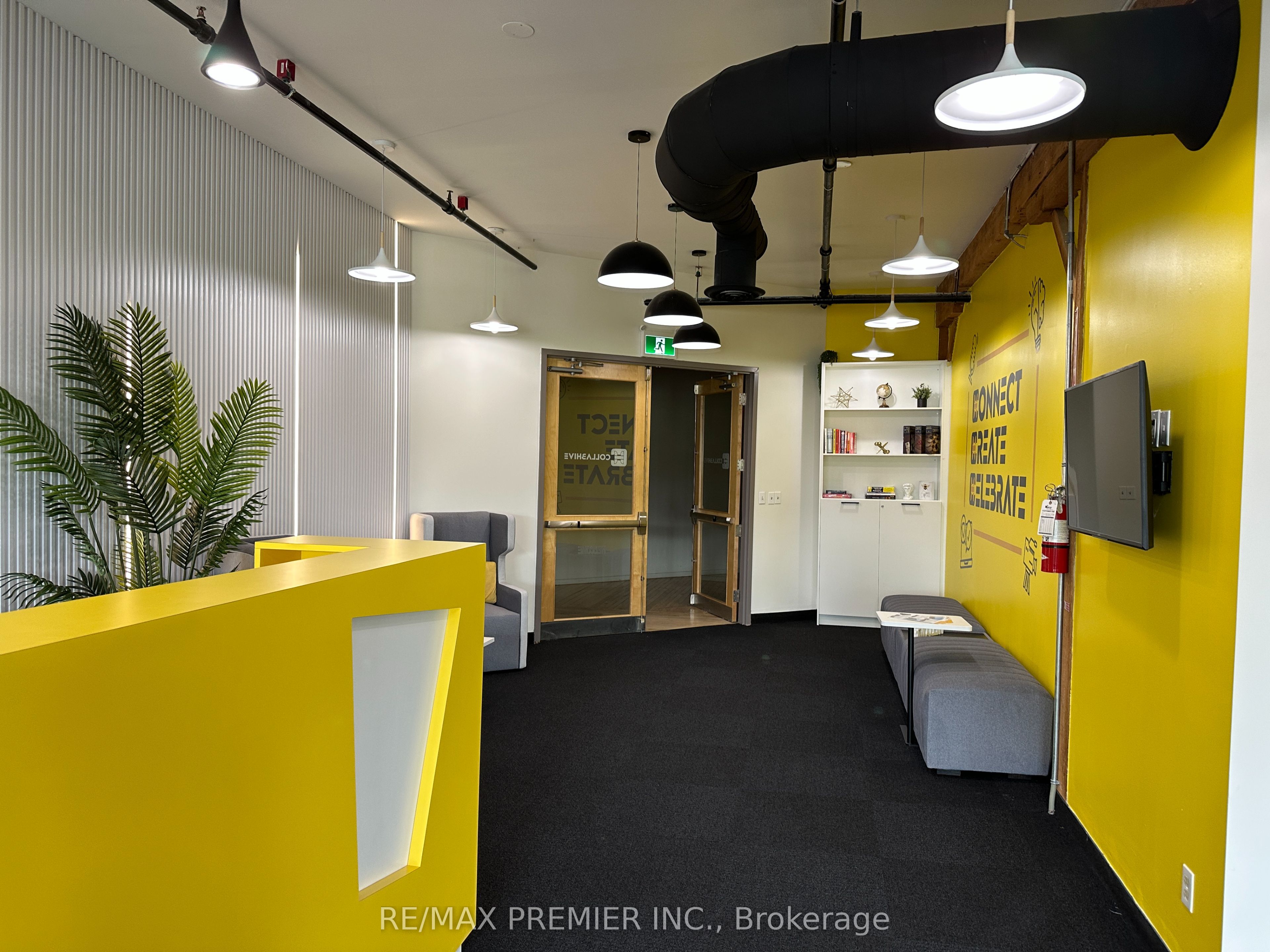 72 Victoria Street S 300-26 Property Photo 3