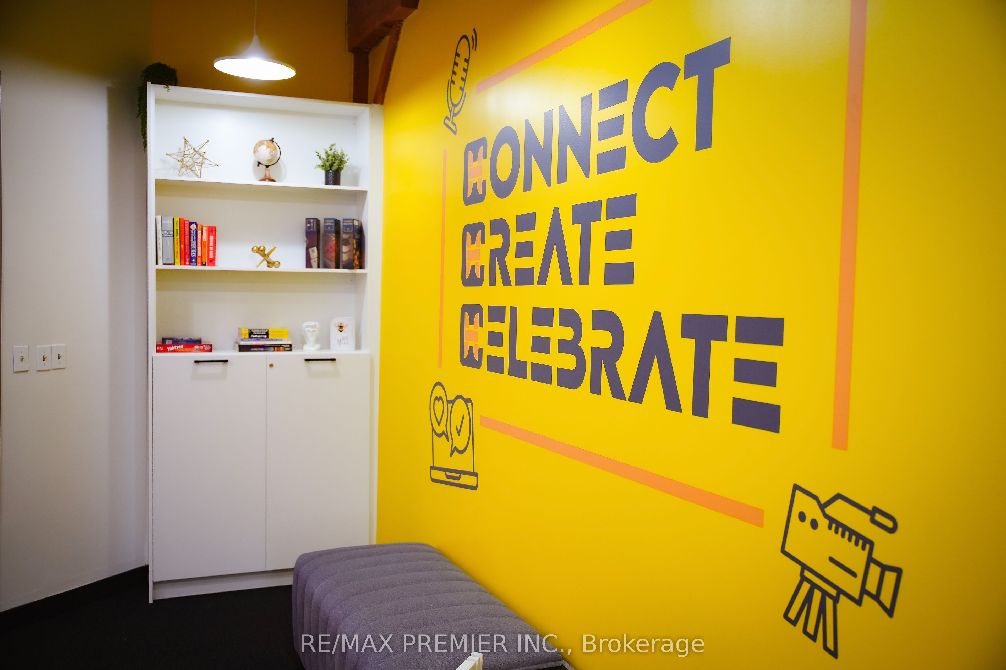 72 Victoria Street S 300-26 Property Photo 6