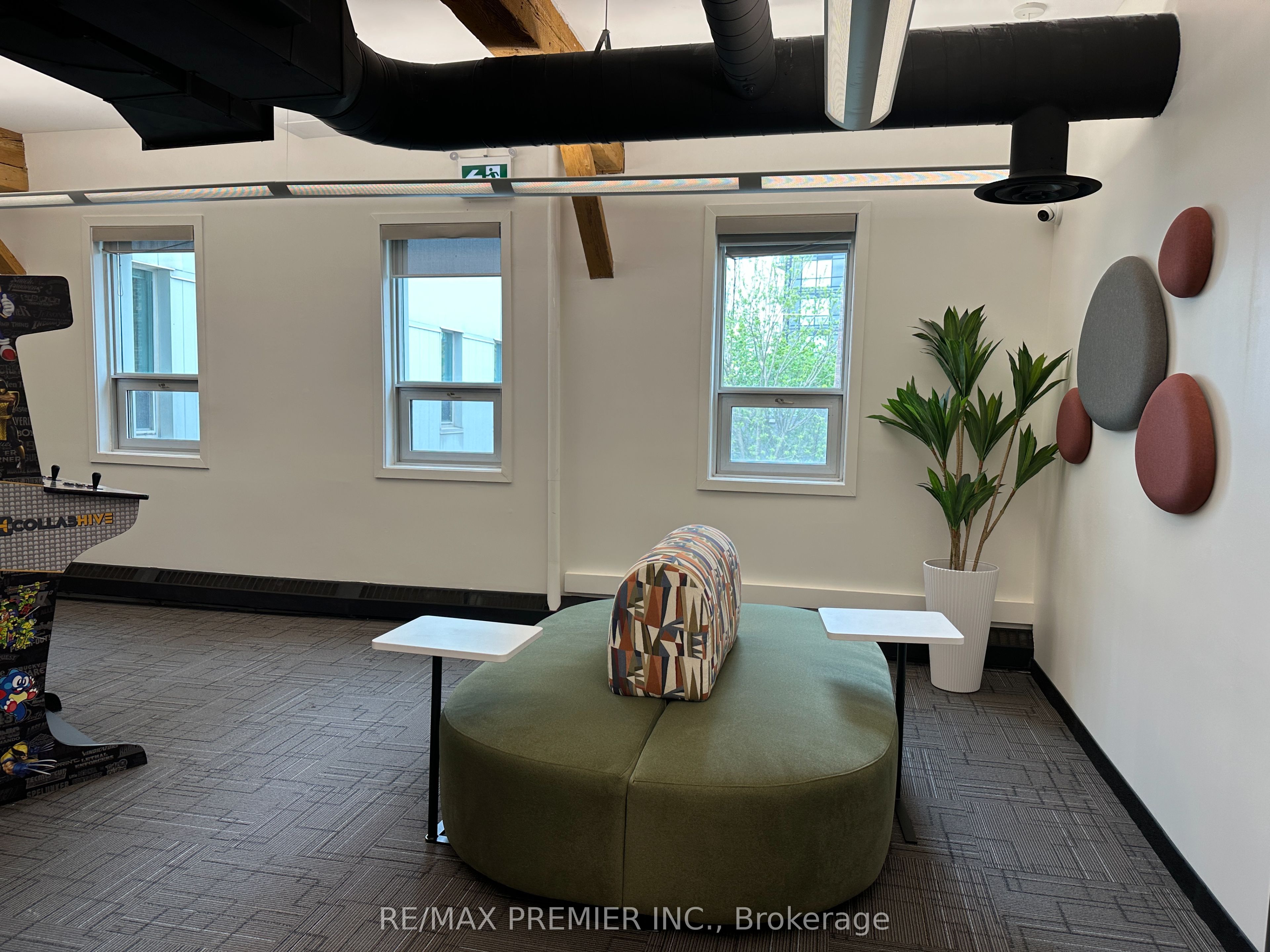 72 Victoria Street S 300-26 Property Photo 9