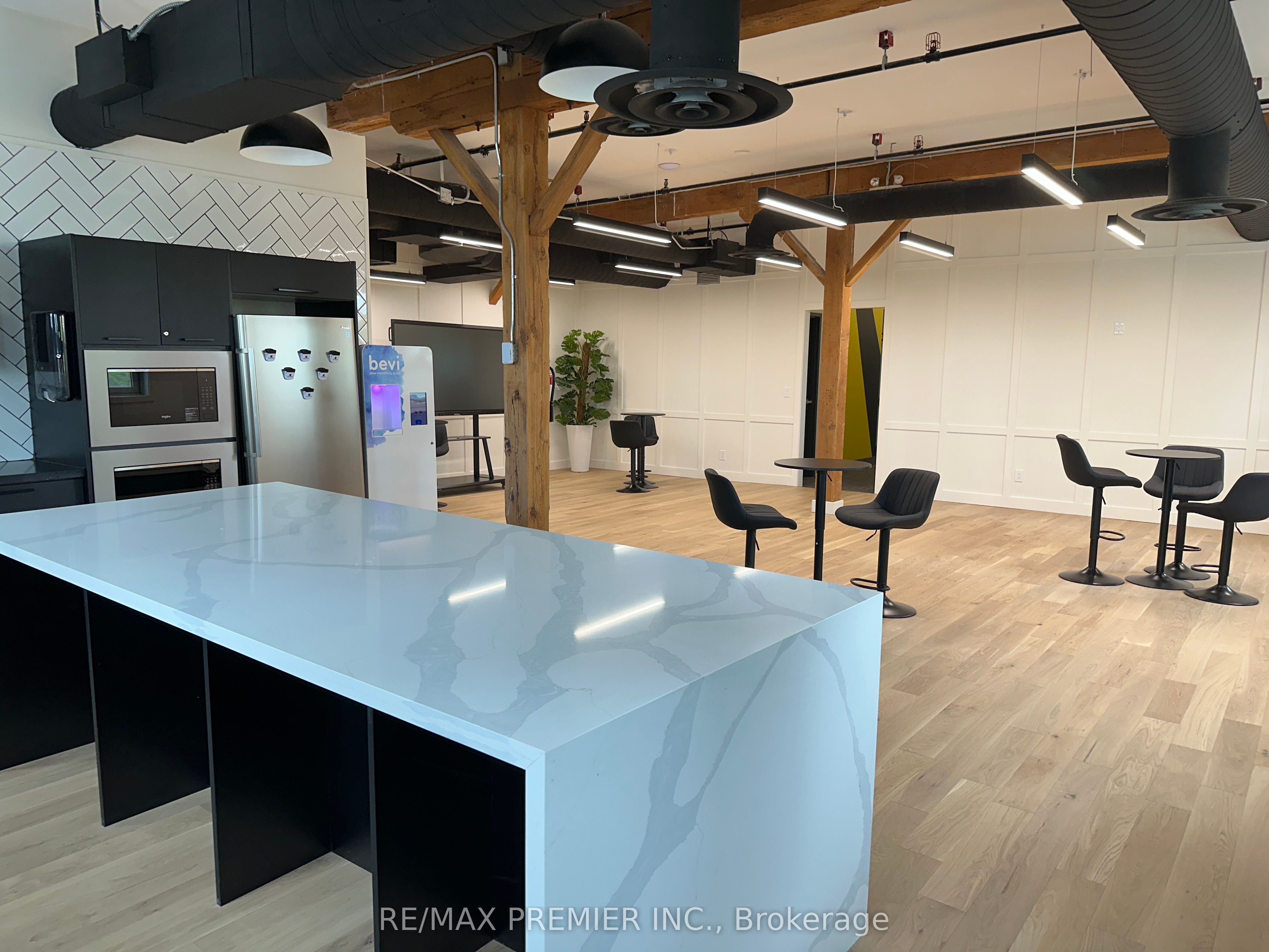 72 Victoria Street S 300-26 Property Photo 16