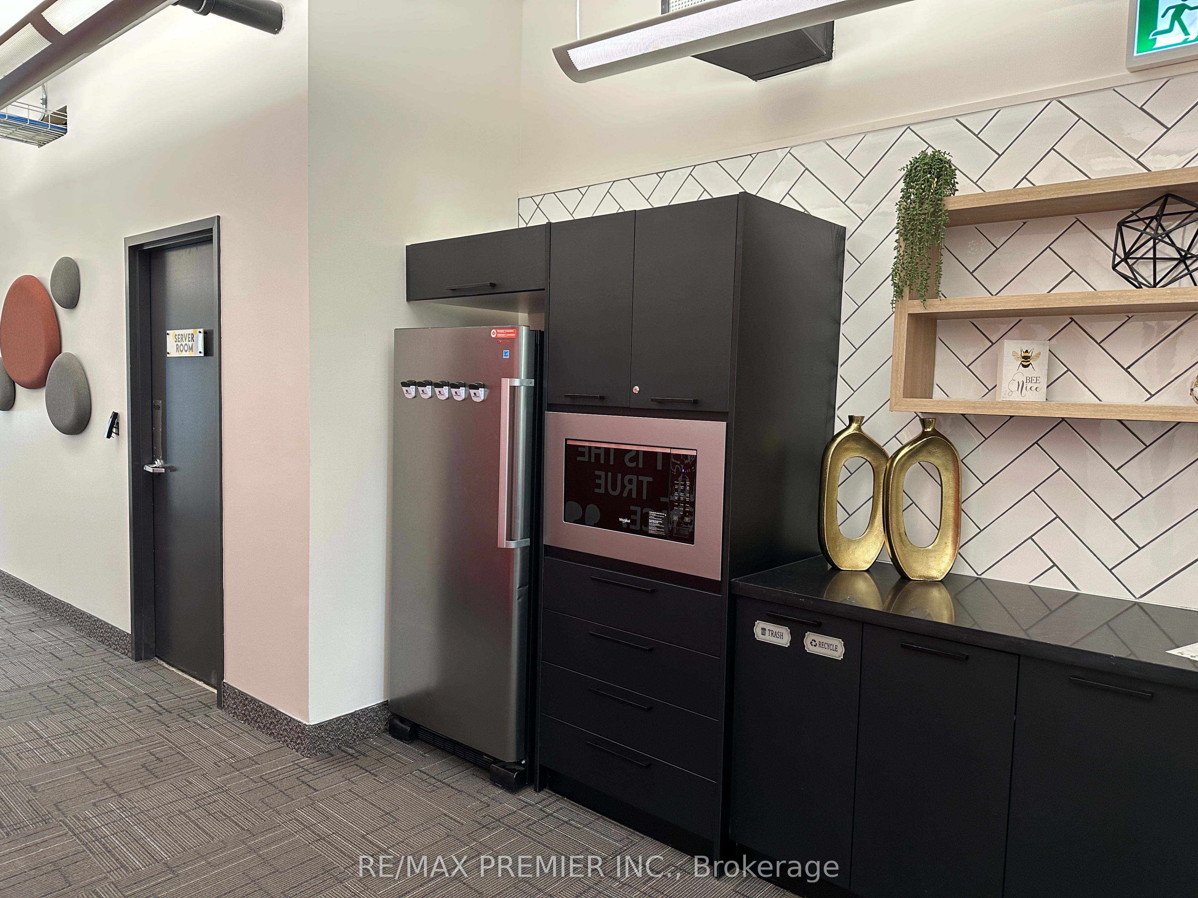 72 Victoria Street S 300-26 Property Photo 18