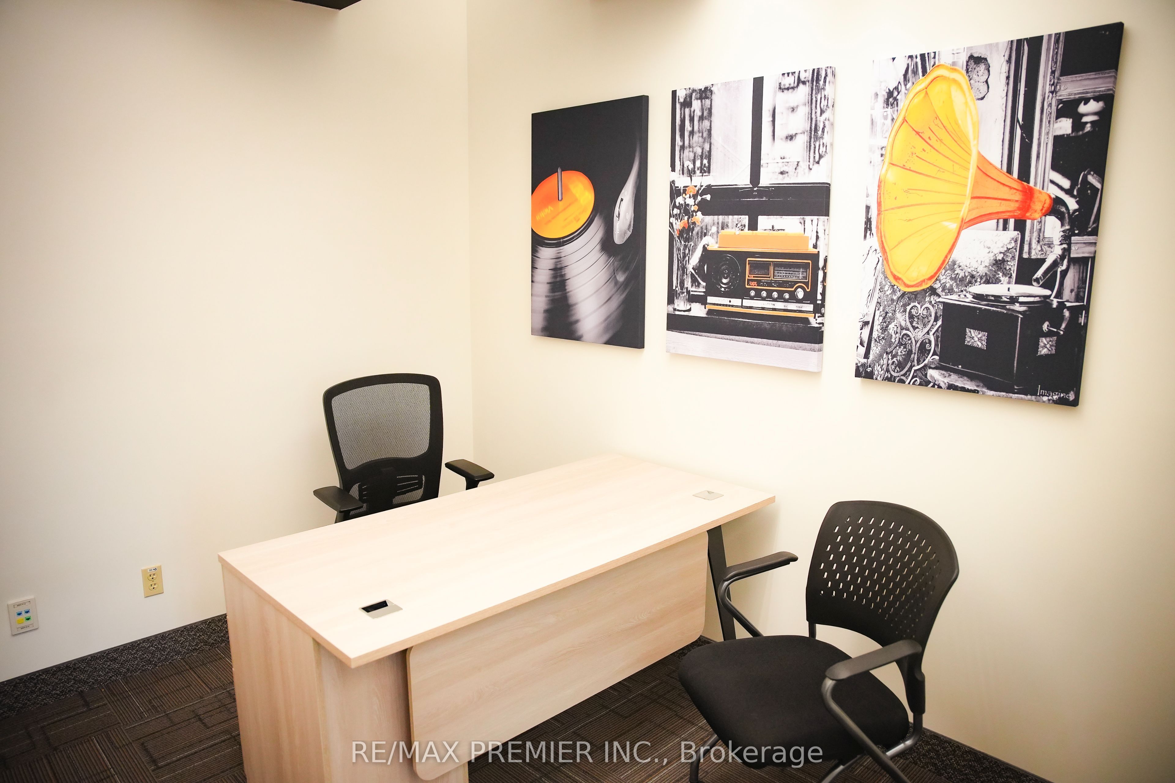 X12375010 Property Photo 25