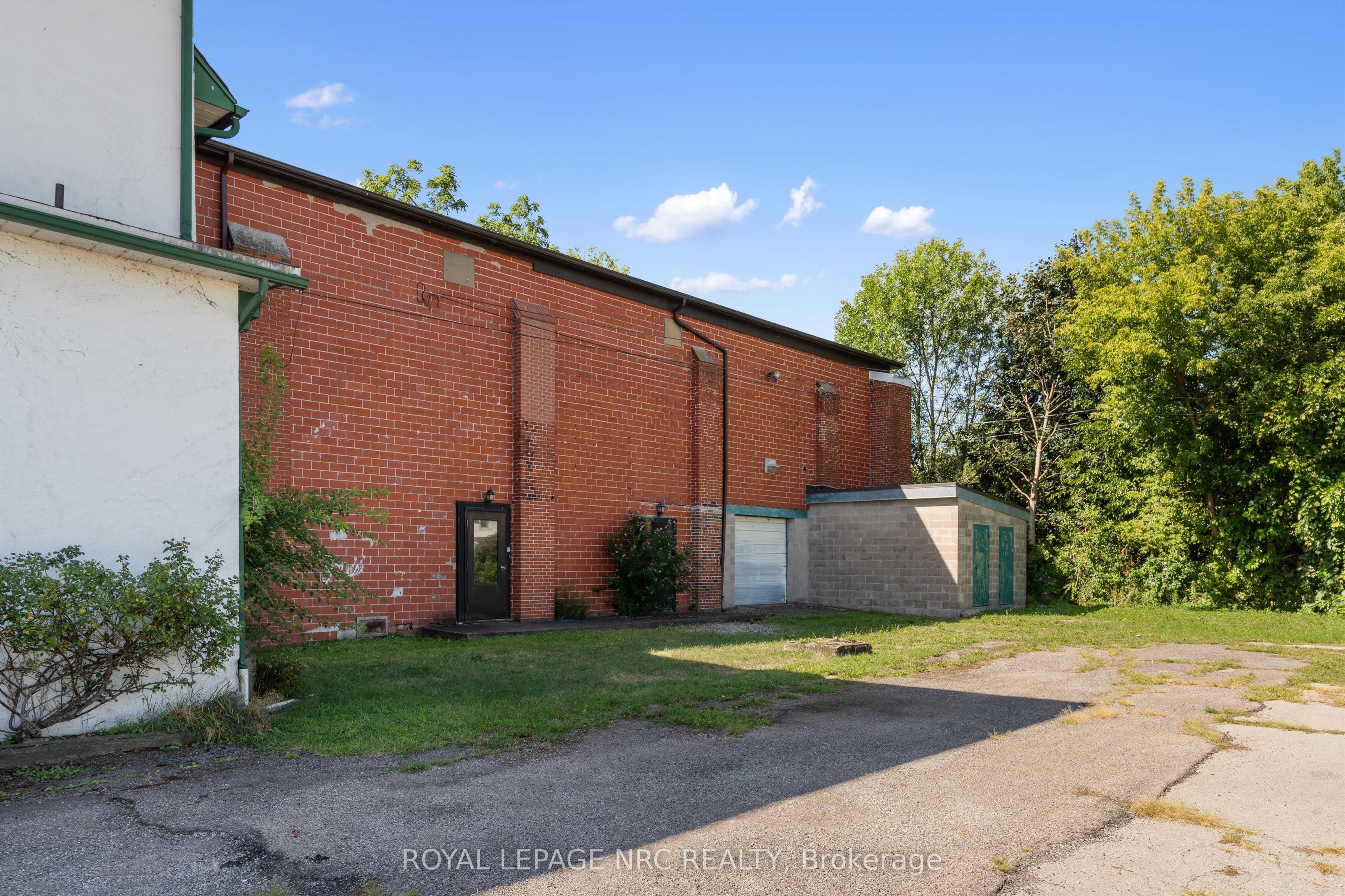 131-139 Niagara Boulevard Property Photo 14