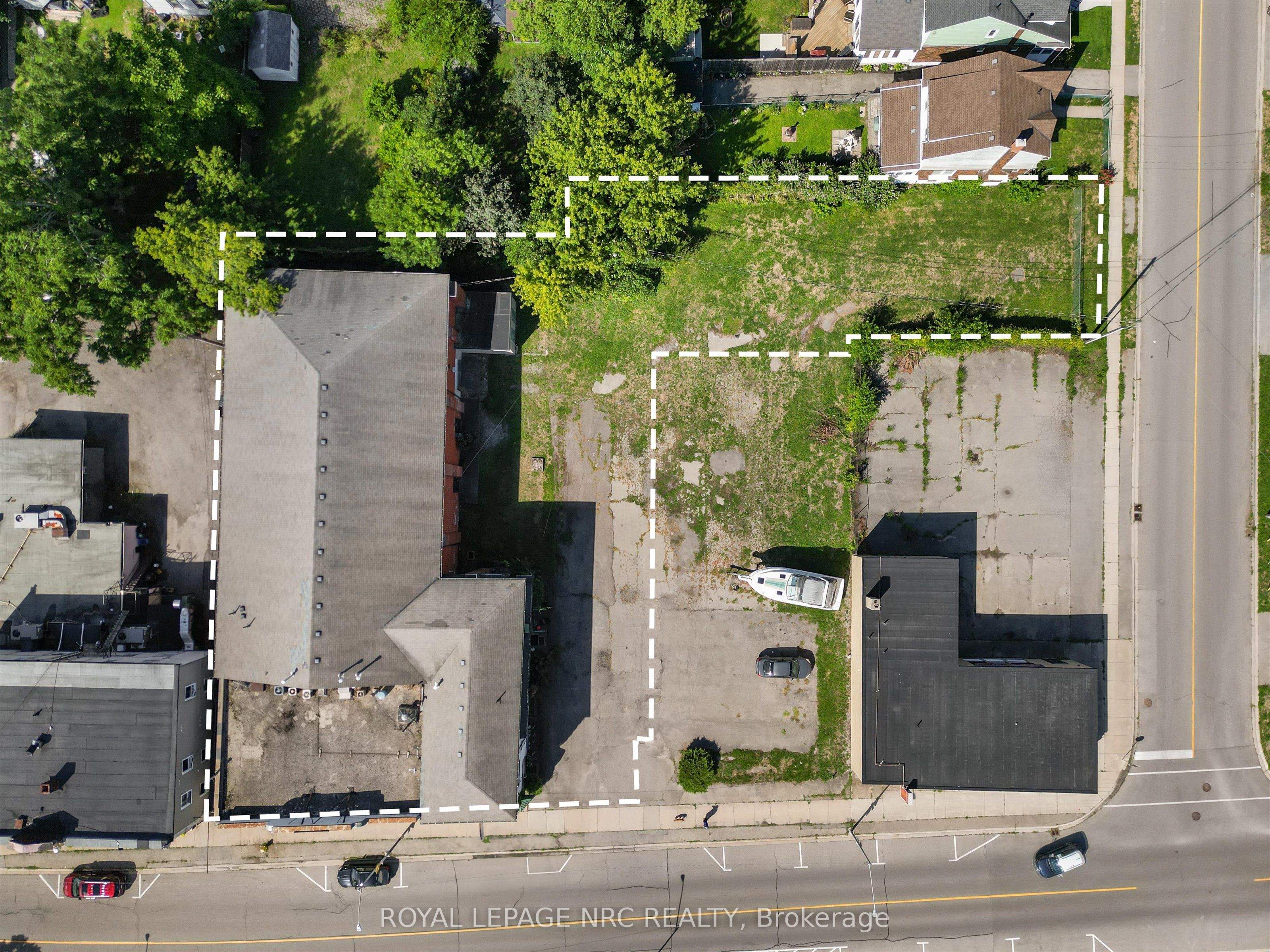 131-139 Niagara Boulevard Property Photo 17