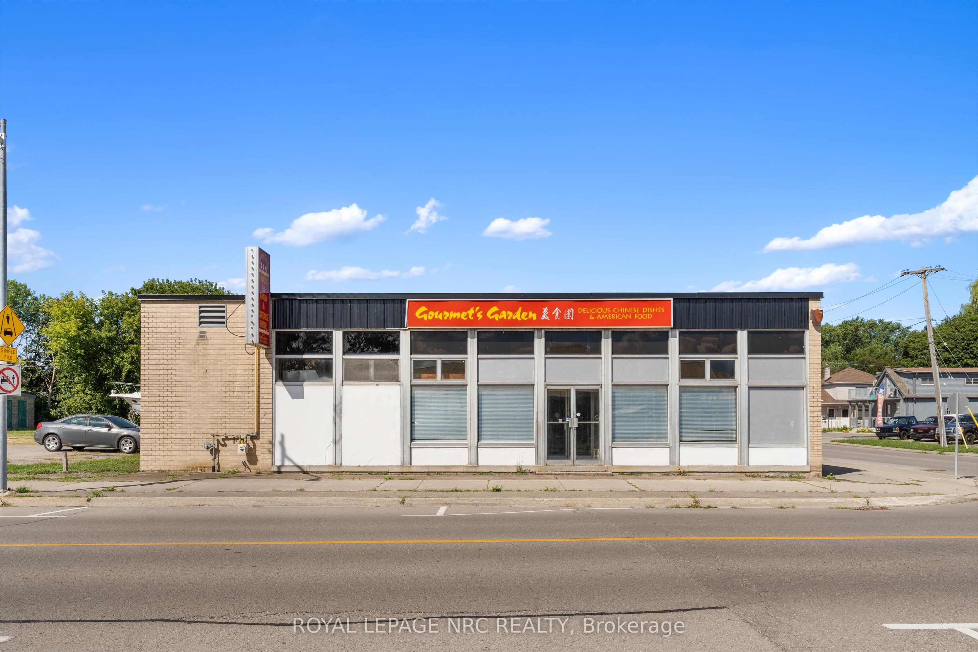 155 Niagara Boulevard Property Photo 1