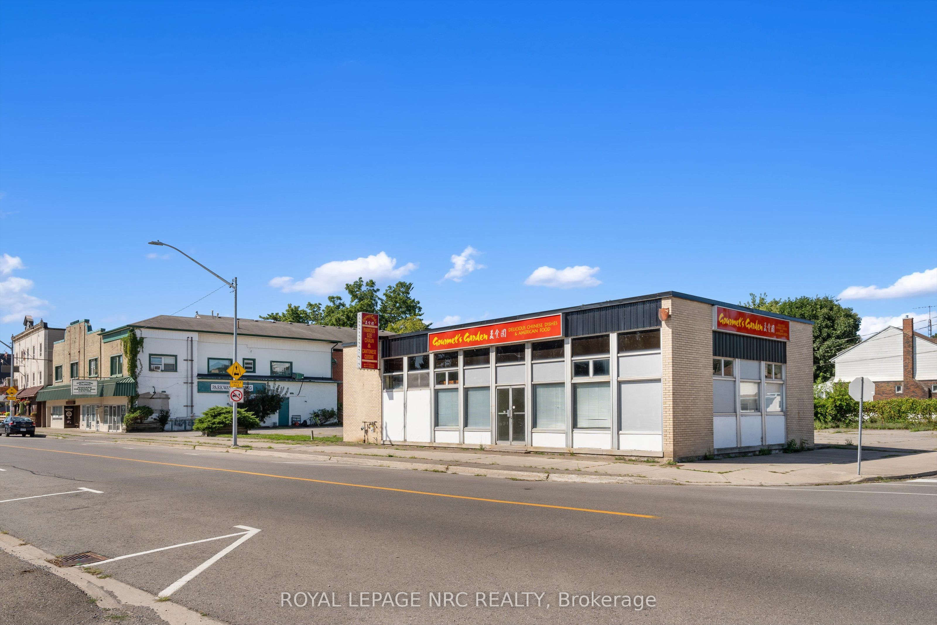 155 Niagara Boulevard Property Photo 4
