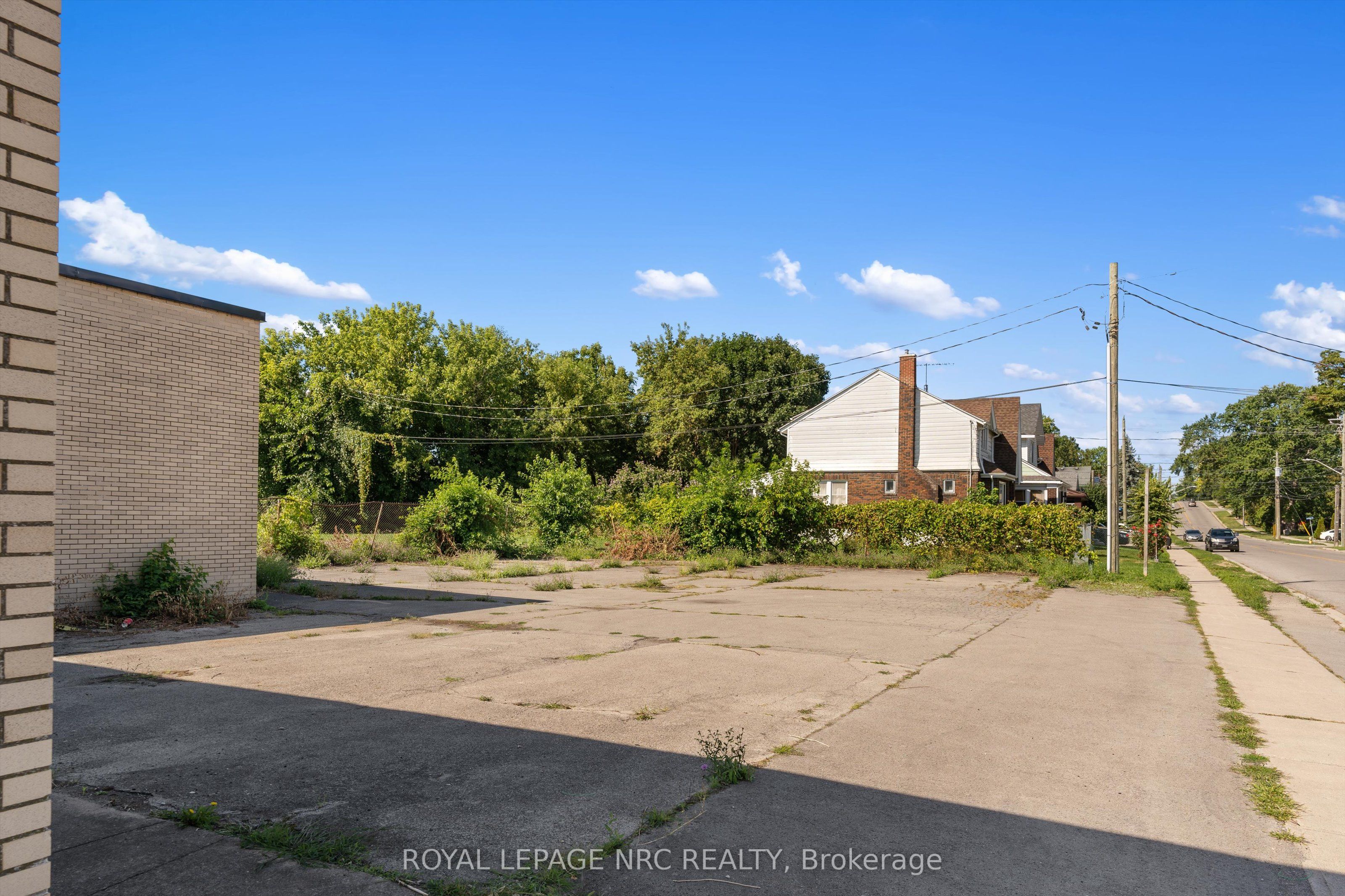 155 Niagara Boulevard Property Photo 5