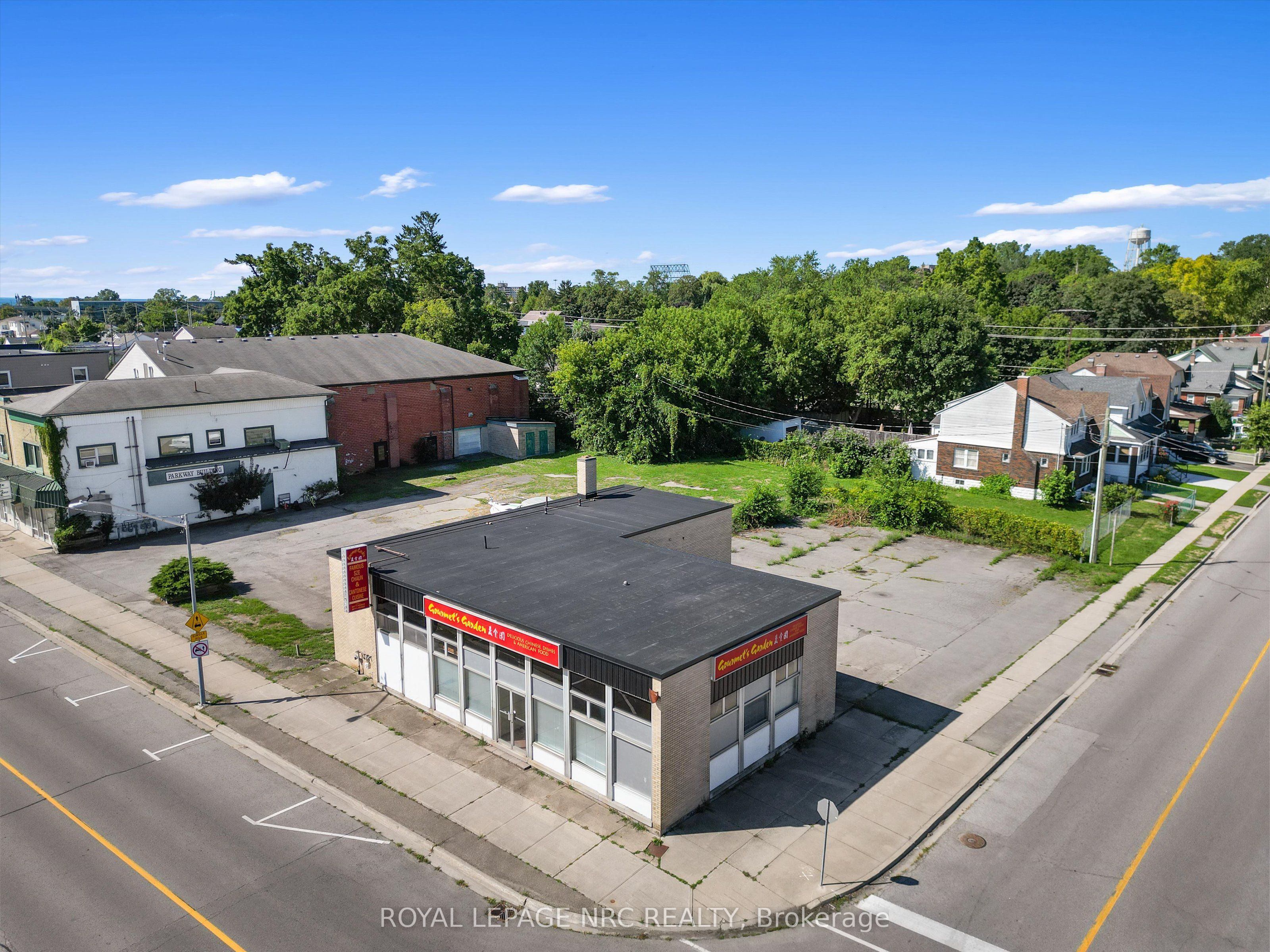 155 Niagara Boulevard Property Photo 7