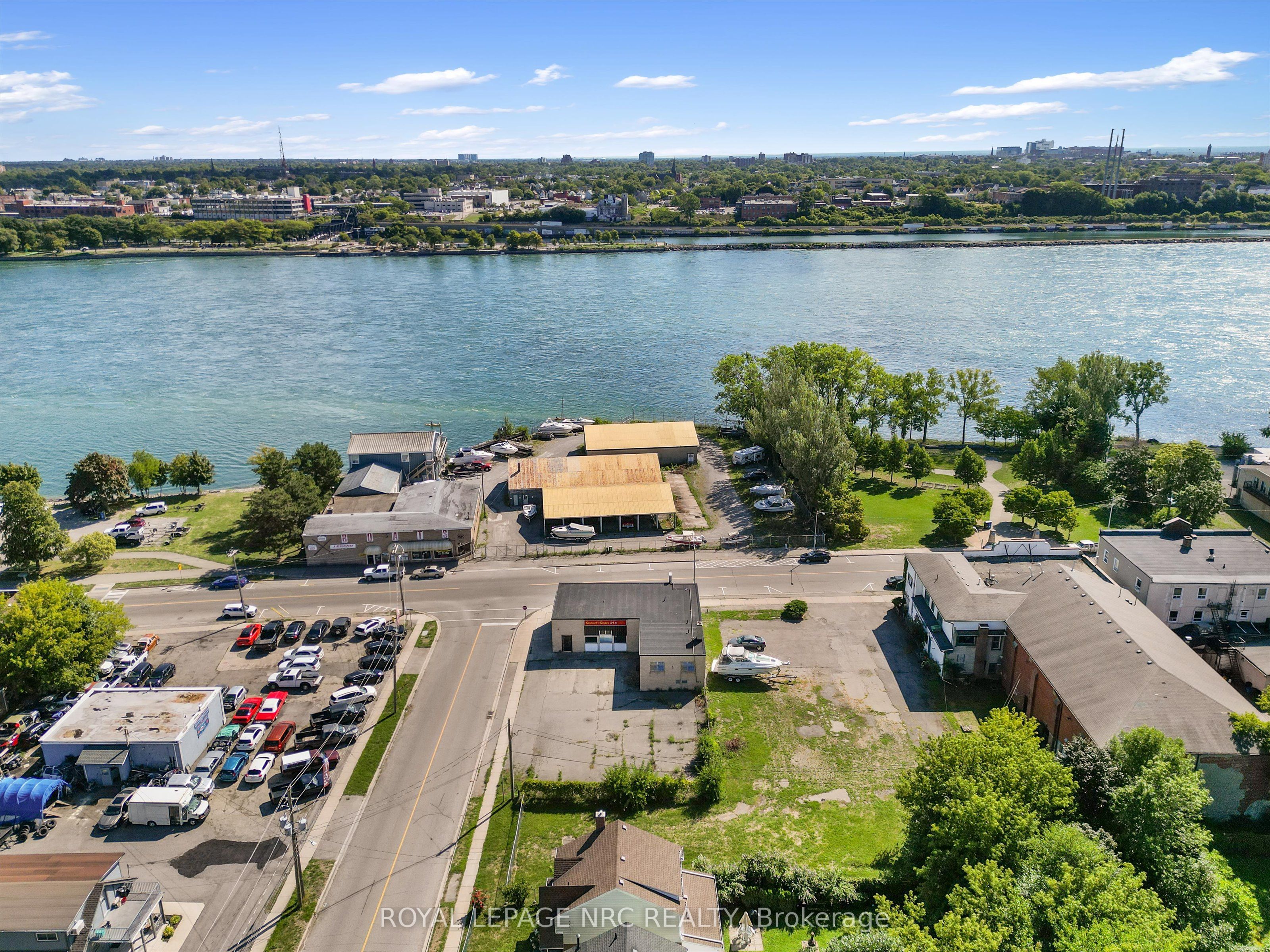 155 Niagara Boulevard Property Photo 9