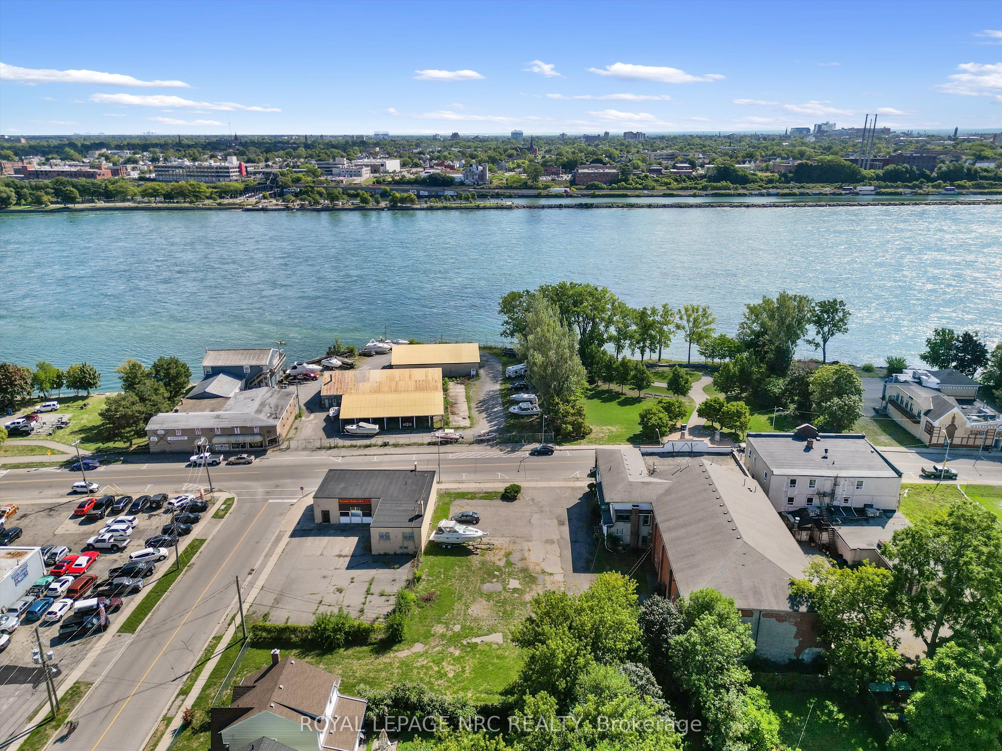 155 Niagara Boulevard Property Photo 12