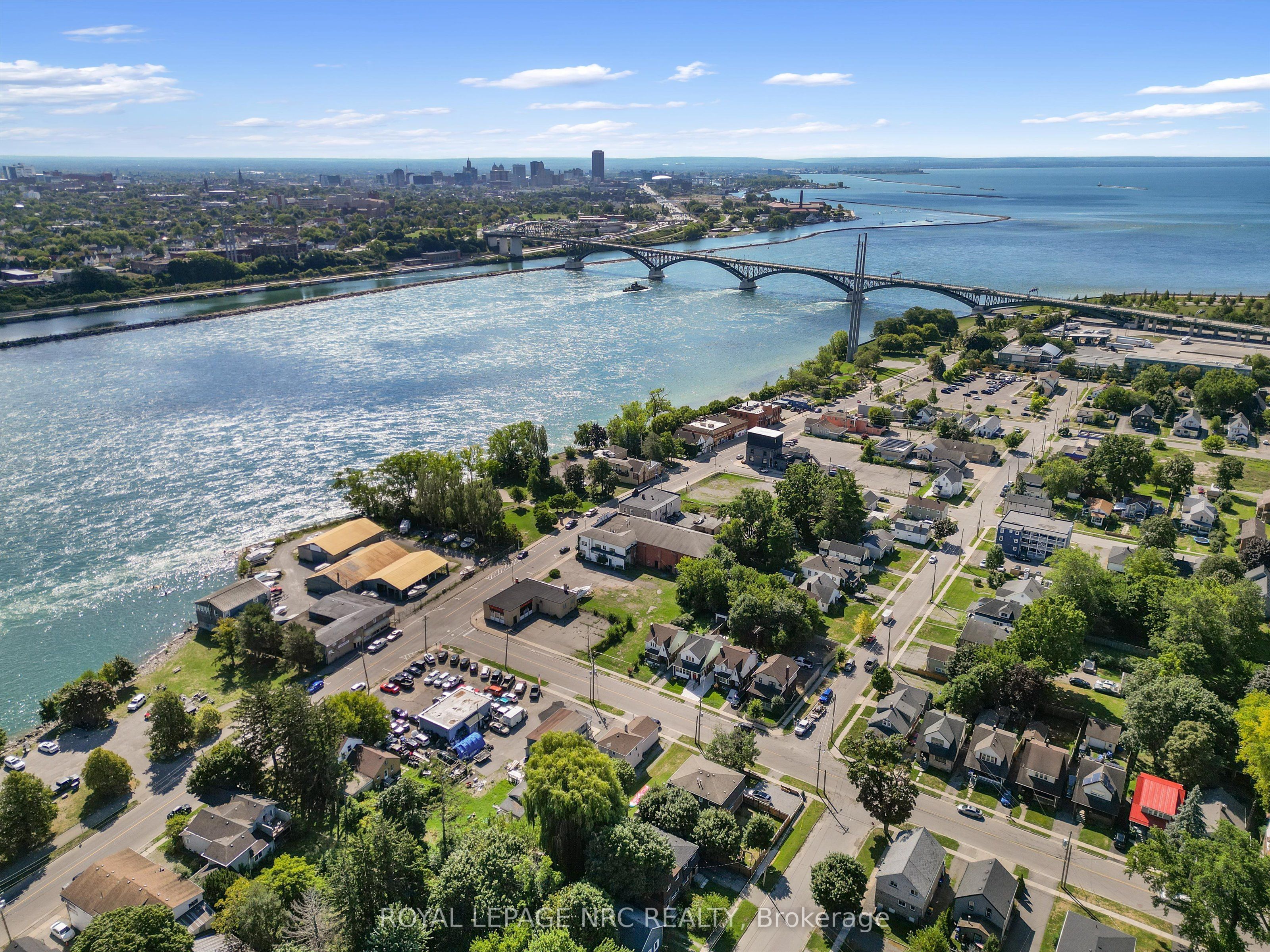155 Niagara Boulevard Property Photo 15