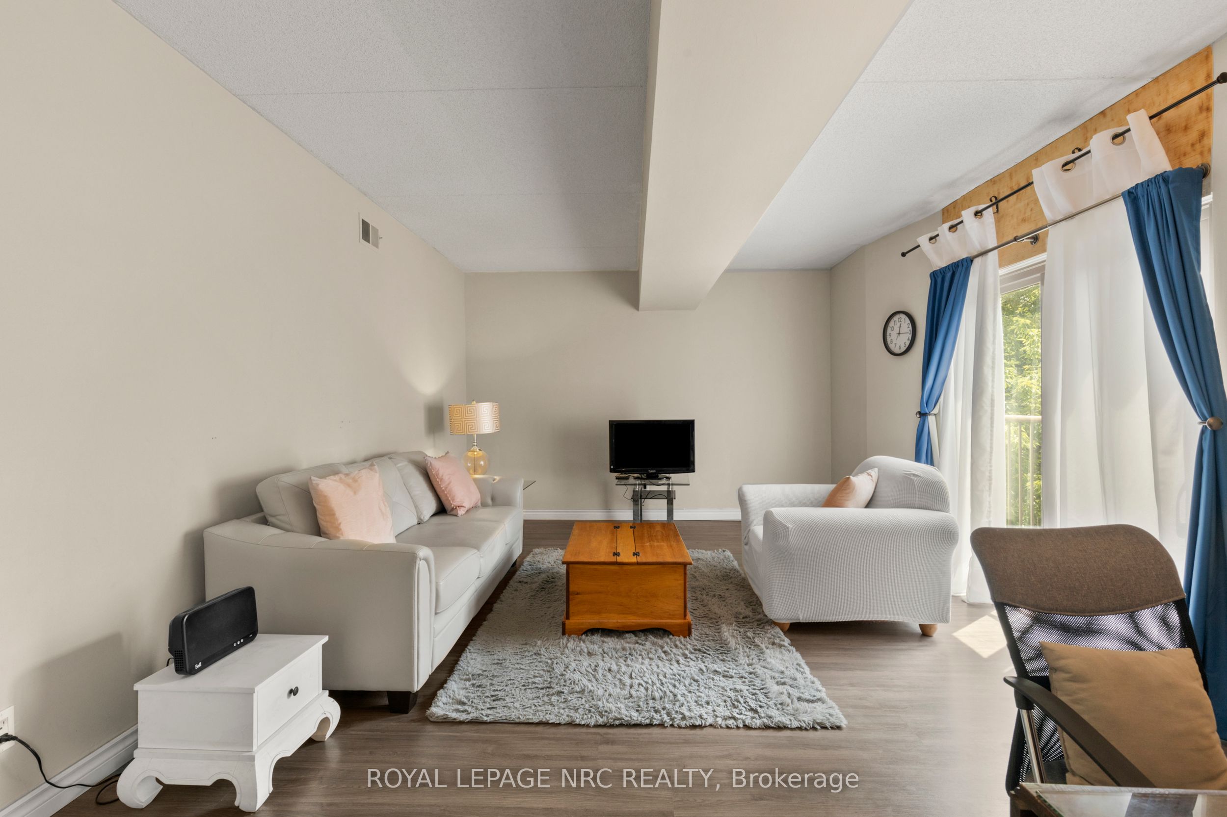 4872 Valley Way 203 Property Photo 4