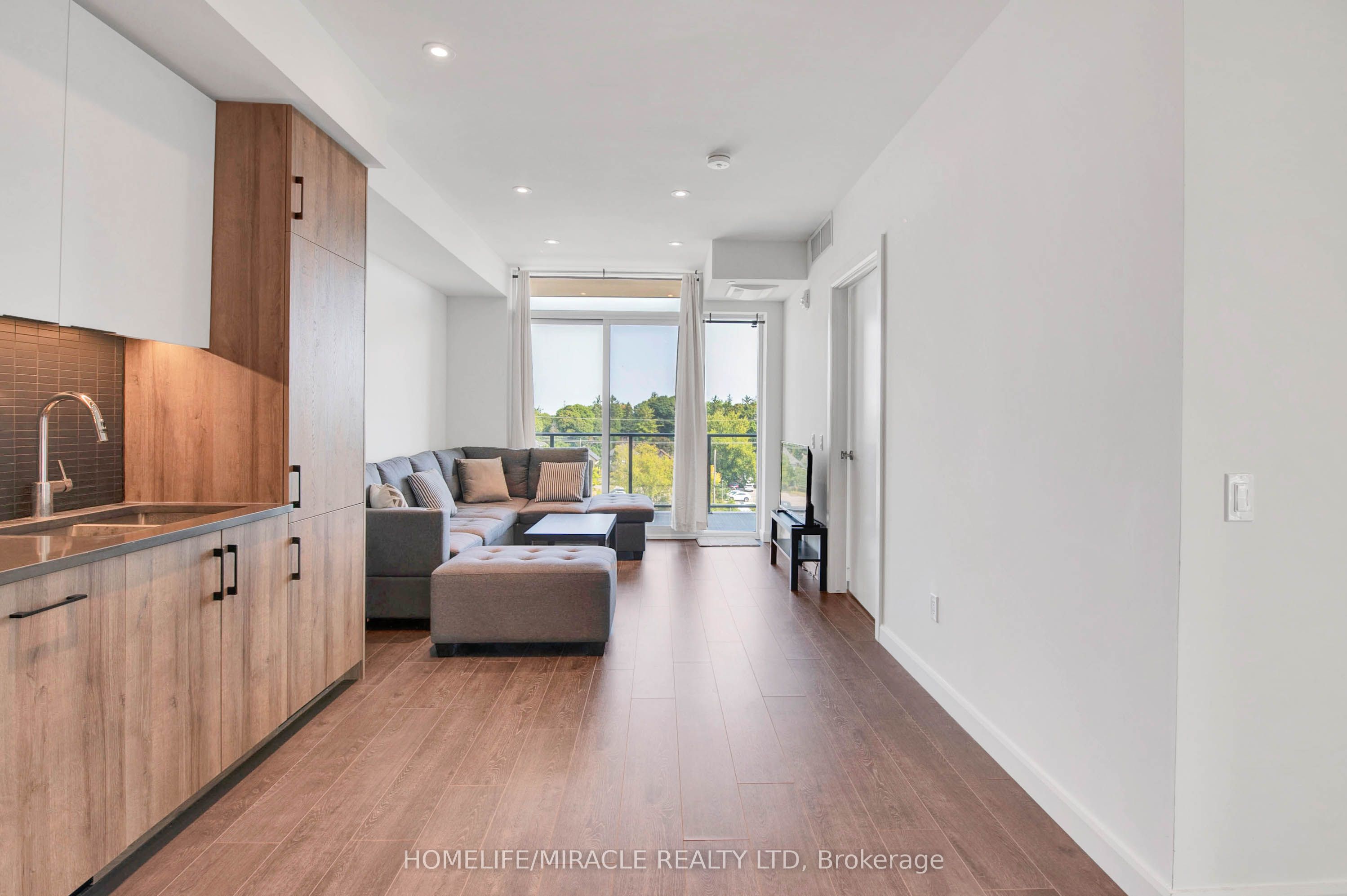 741 King Street W 401 Property Photo 1