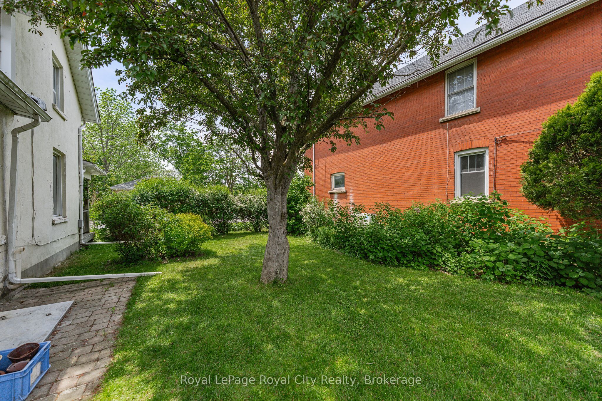81 Edinburgh Road N Property Photo 4