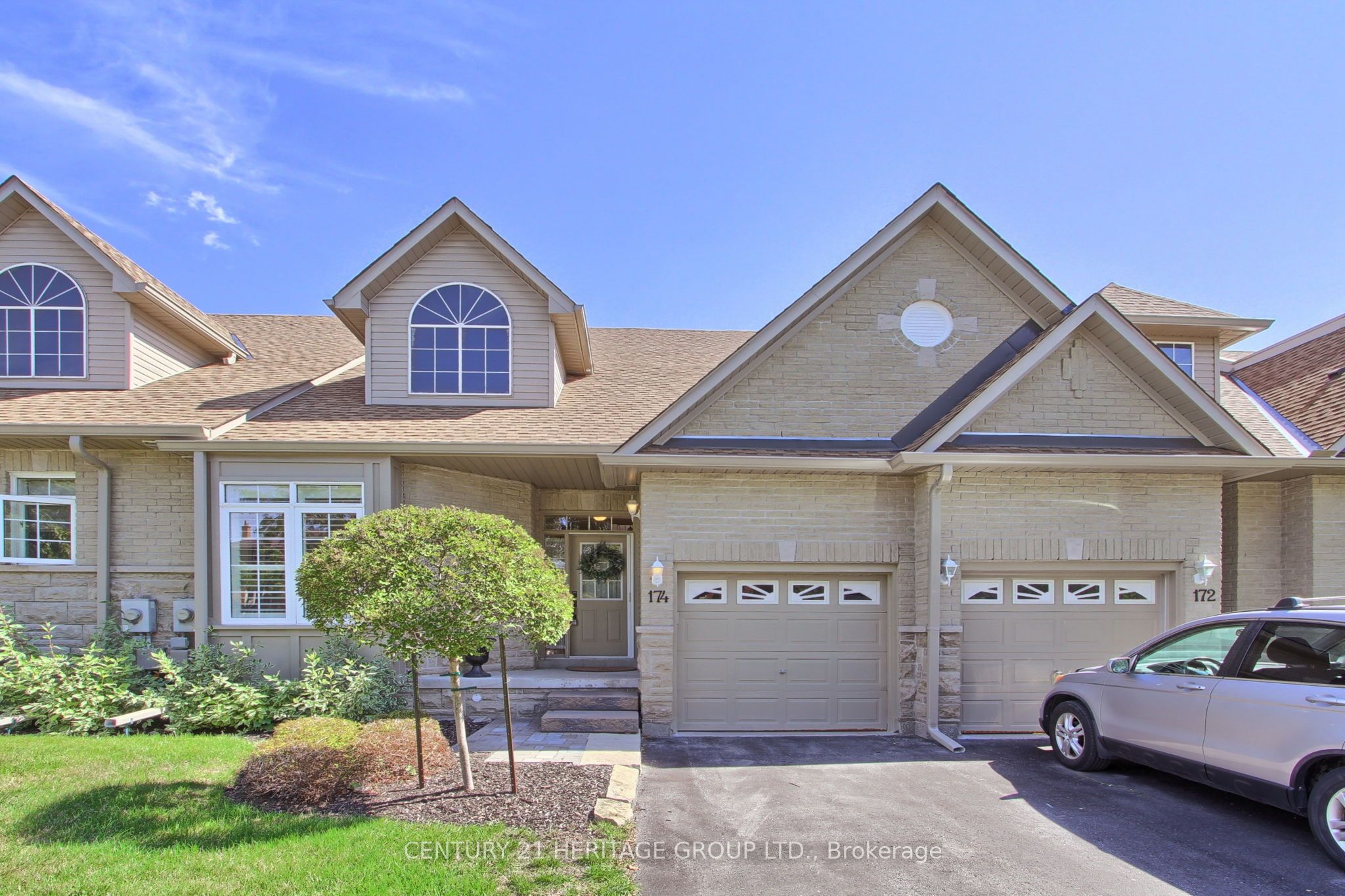 174 Lindsay Street N 28j Property Photo 1