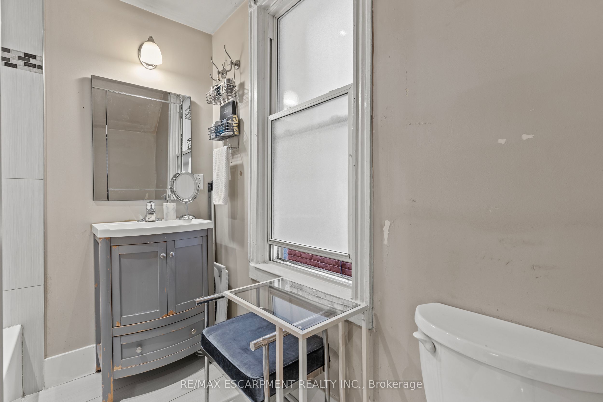 181 West Avenue Property Photo 6