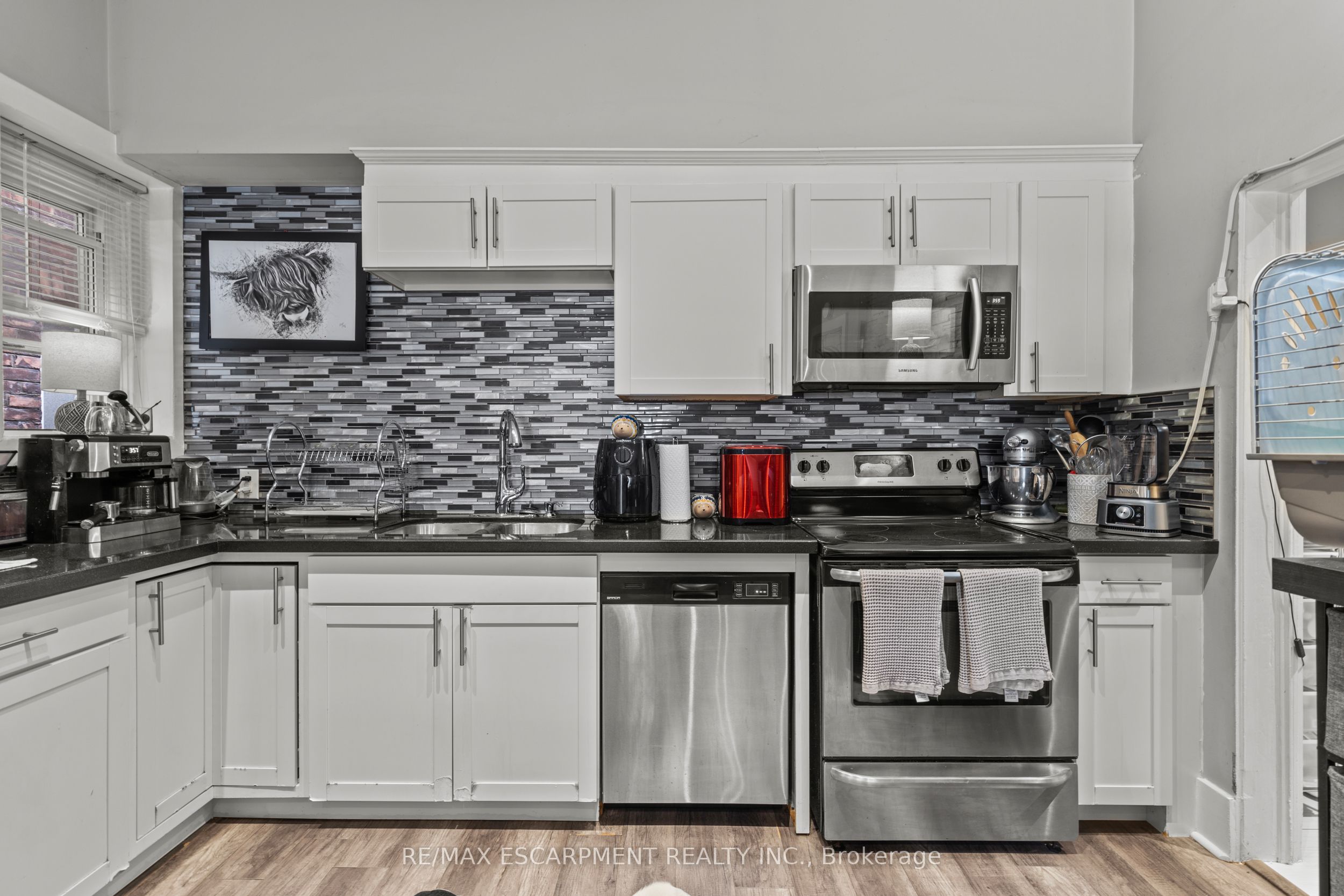 181 West Avenue Property Photo 11