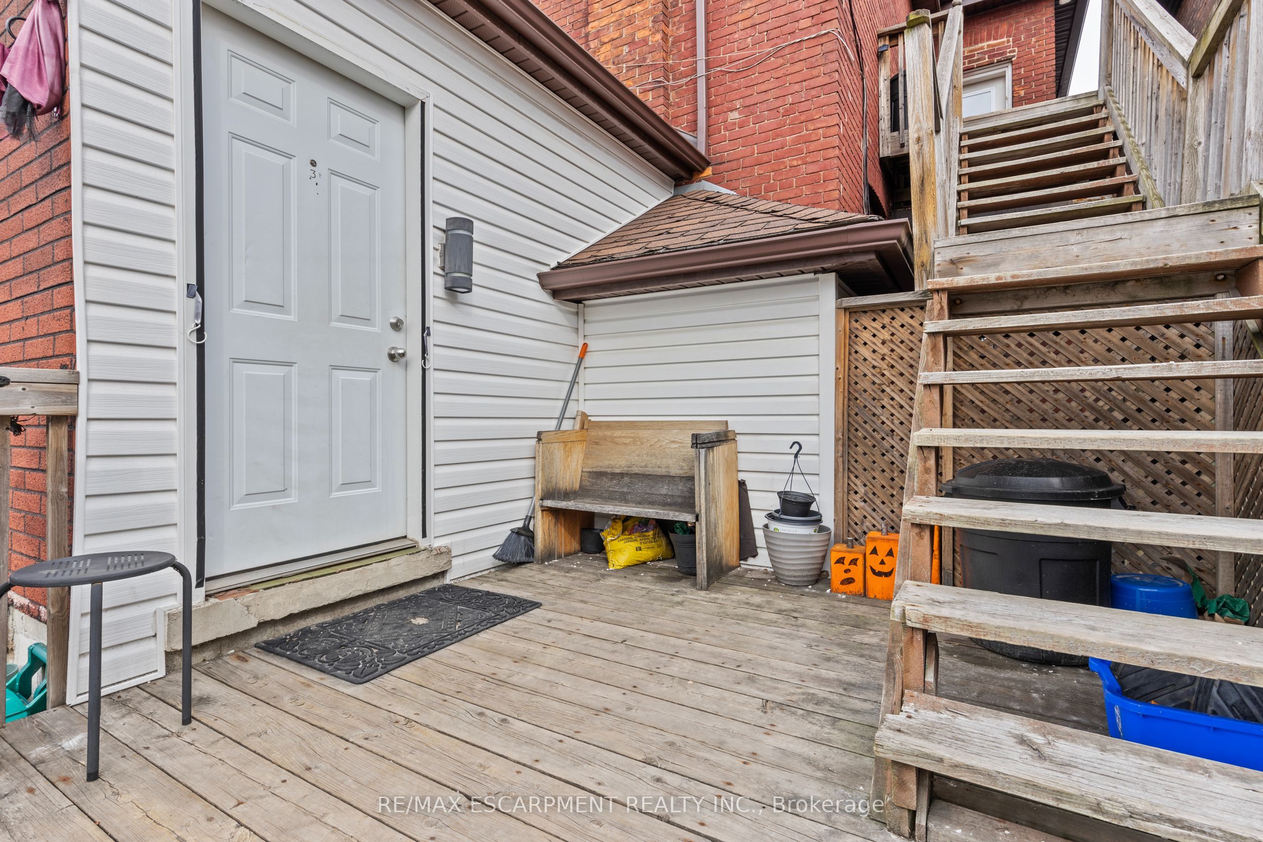 181 West Avenue Property Photo 23