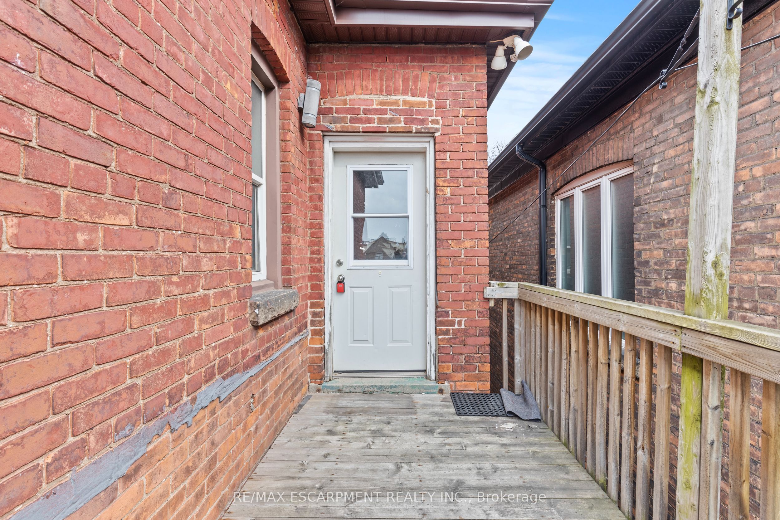 181 West Avenue Property Photo 33